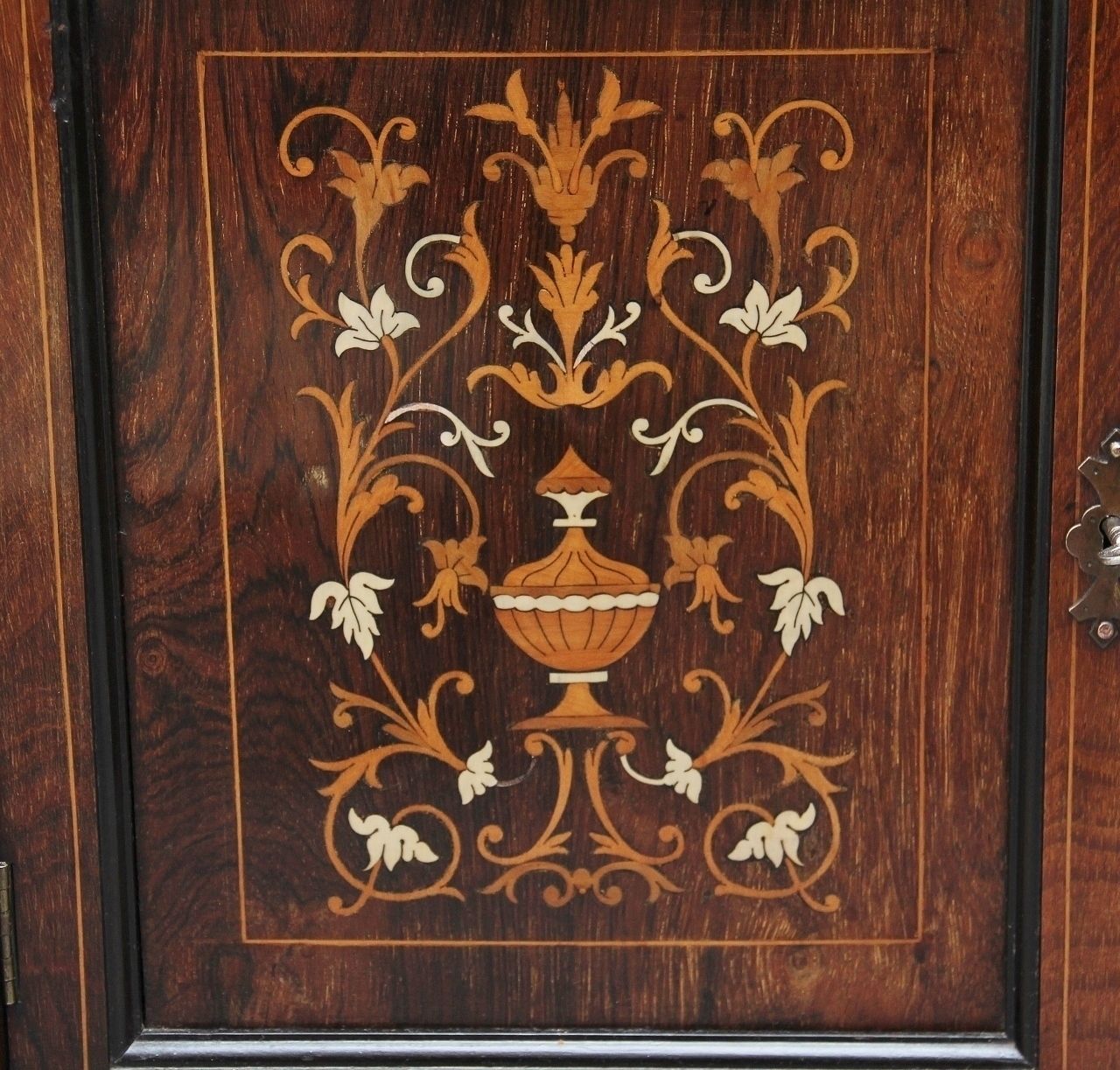 1950.0 19th Century Rosewood And Inlaid Cabinet photo