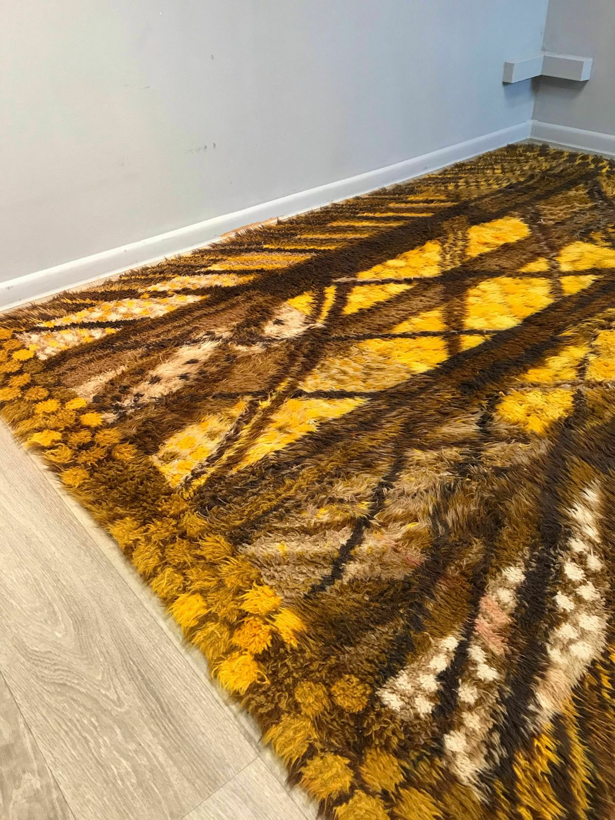 Carpet öster Gyllen Shag Rug Yellow Brown Vintage Suede photo vinterior