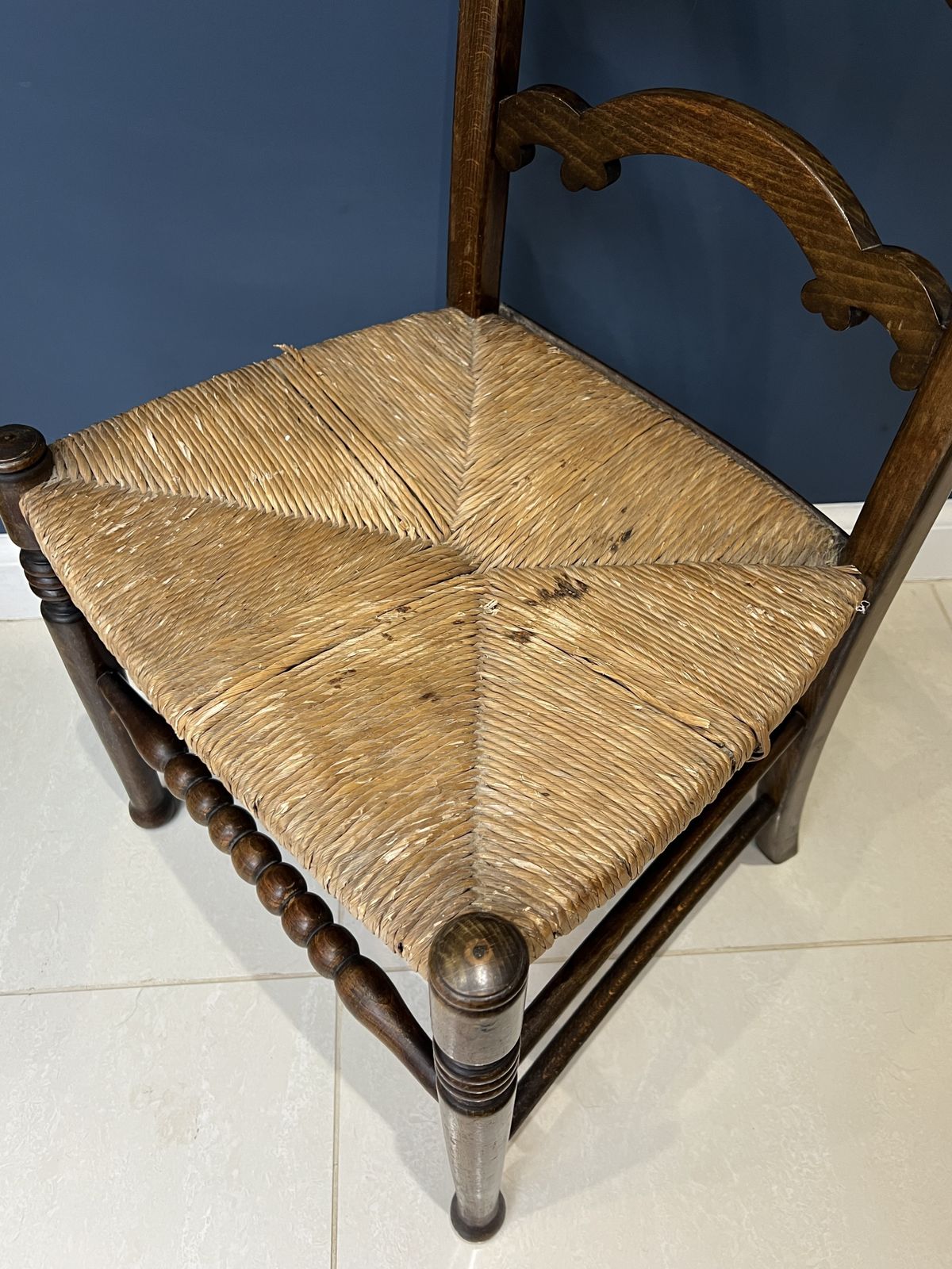 photo furniture Antique Oak Country House Ladder Back Chair