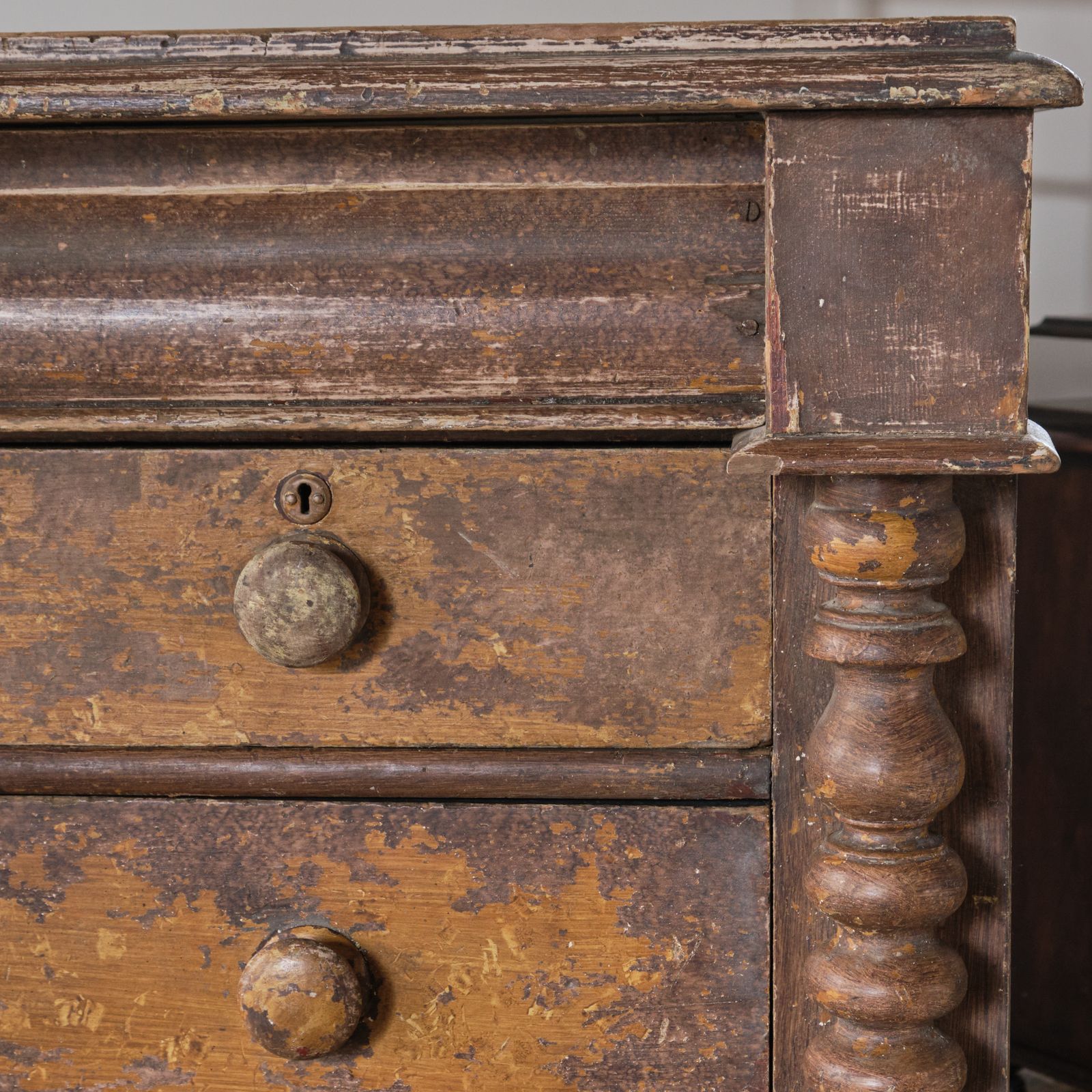 photo vinterior 19th Century Scottish Painted Pine Chest Of Drawers