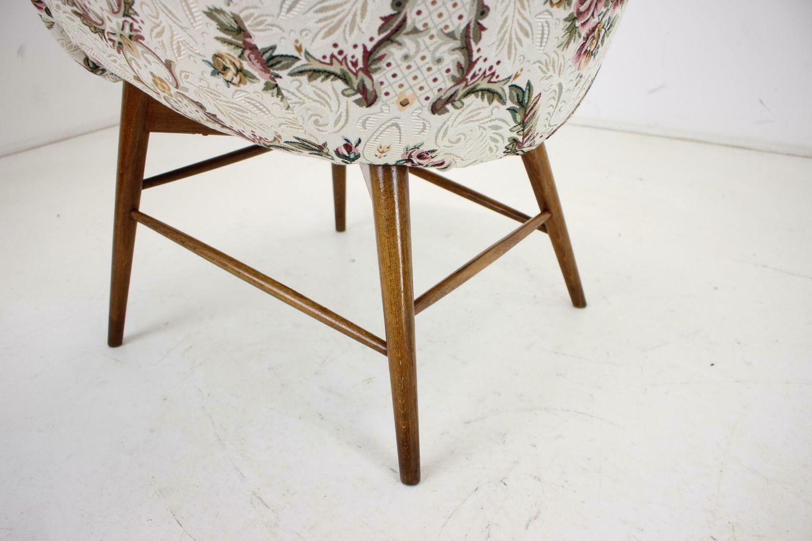 photo furniture 1960s Miroslav Navratil Shell Lounge Chair, Czechoslovakia