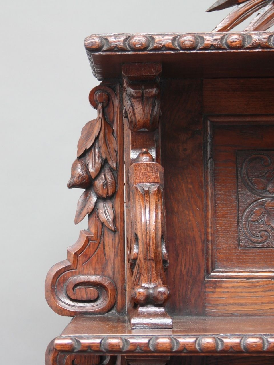 photo vintage 19th Century Carved Oak Buffet