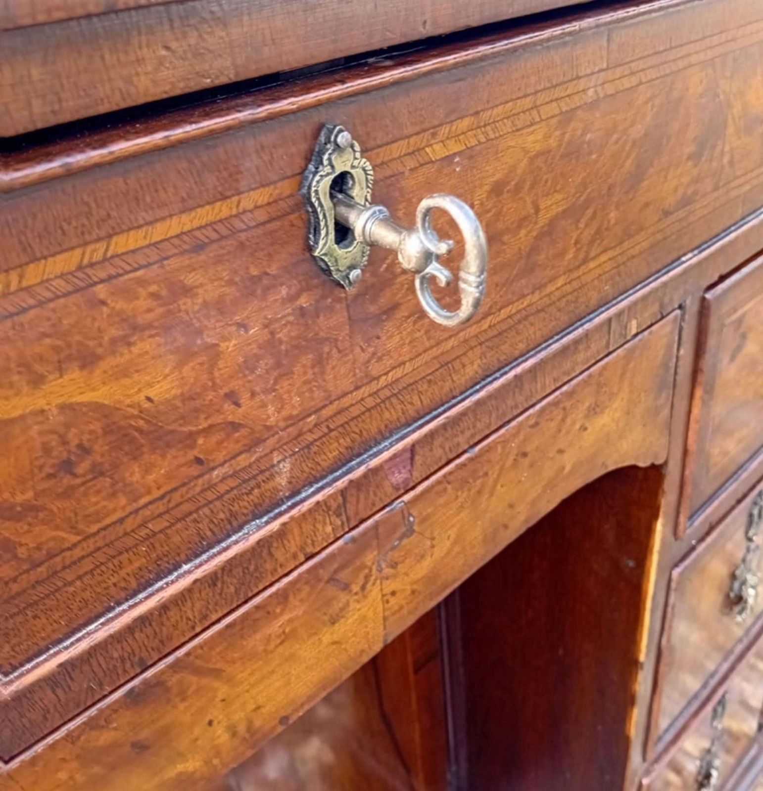 An Attractive Small Walnut 18th Century Kneehole Writing Desk photo 1825.0