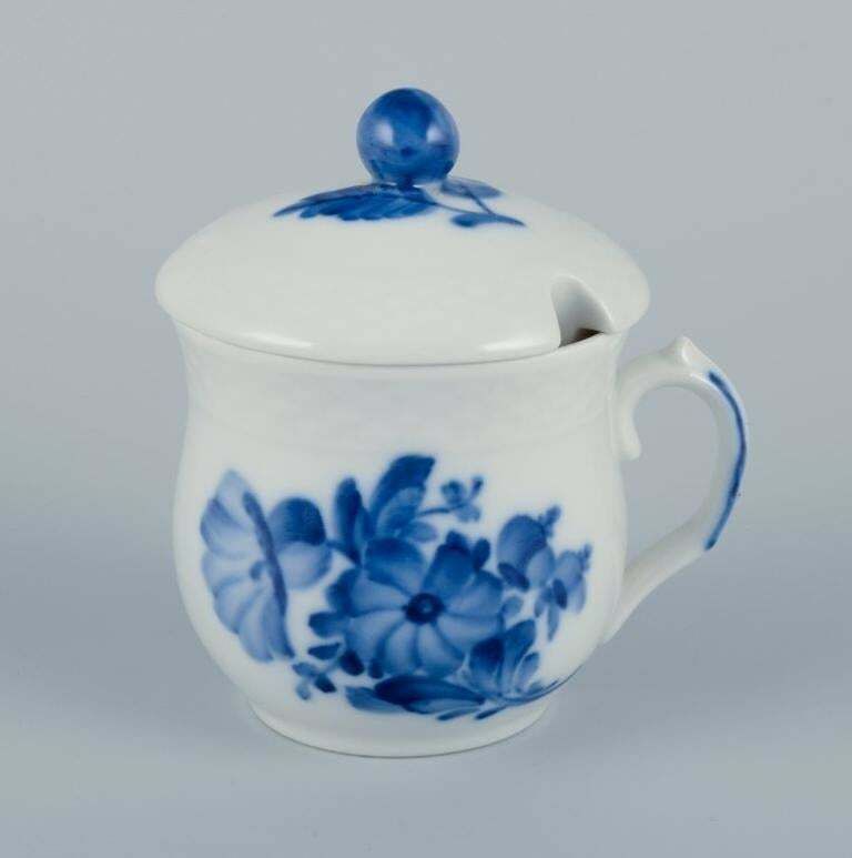 Royal Copenhagen Blue Flower Braided. Sugar Bowl And Bouillon Cup In Porcelain. photo vinterior