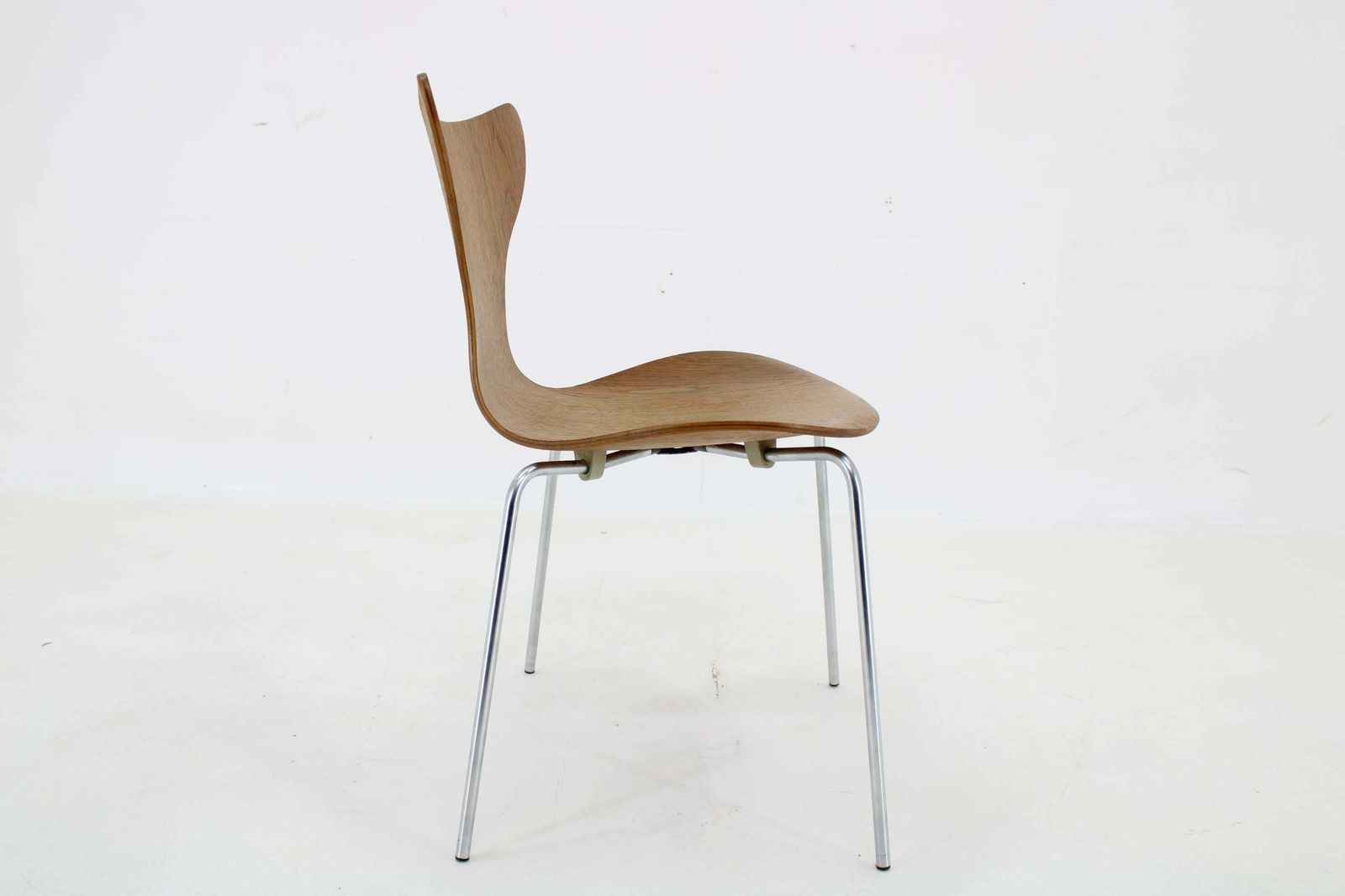 photo for sale 1970s Arne Jacobsen Set Of Six Lily Chairs In Oak By Fritz Hansen, Denmark
