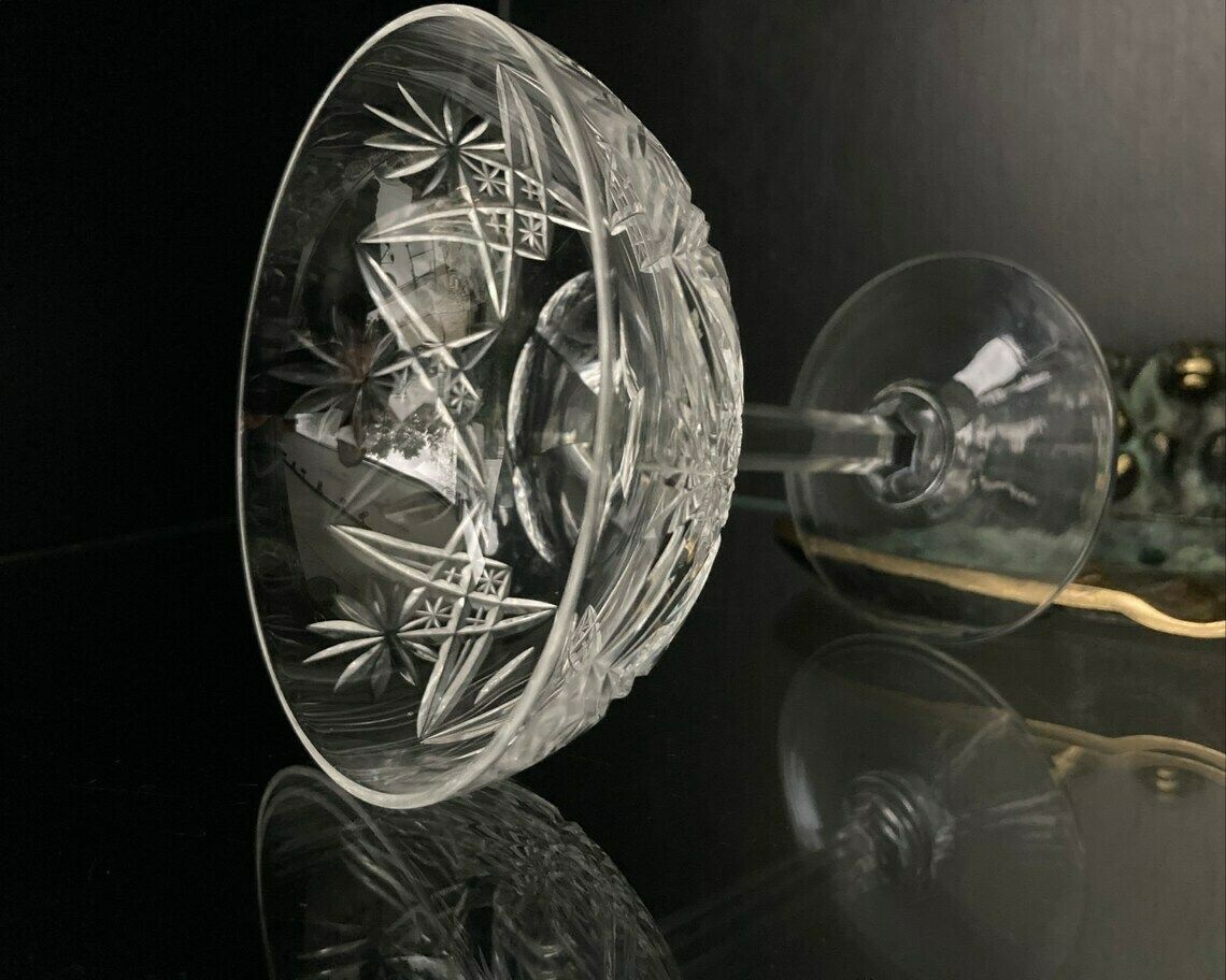 Franse Champagnecoupes | 2 Stuks | Geslepen Kristal Met Sterpatroon photo furniture