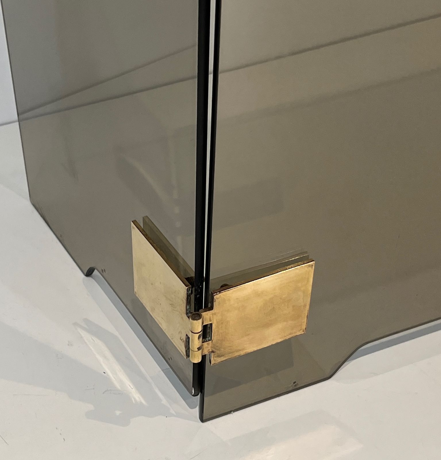 photo vintage Tri Fold Firewall In Smoked Glass And Brass. Around 1970