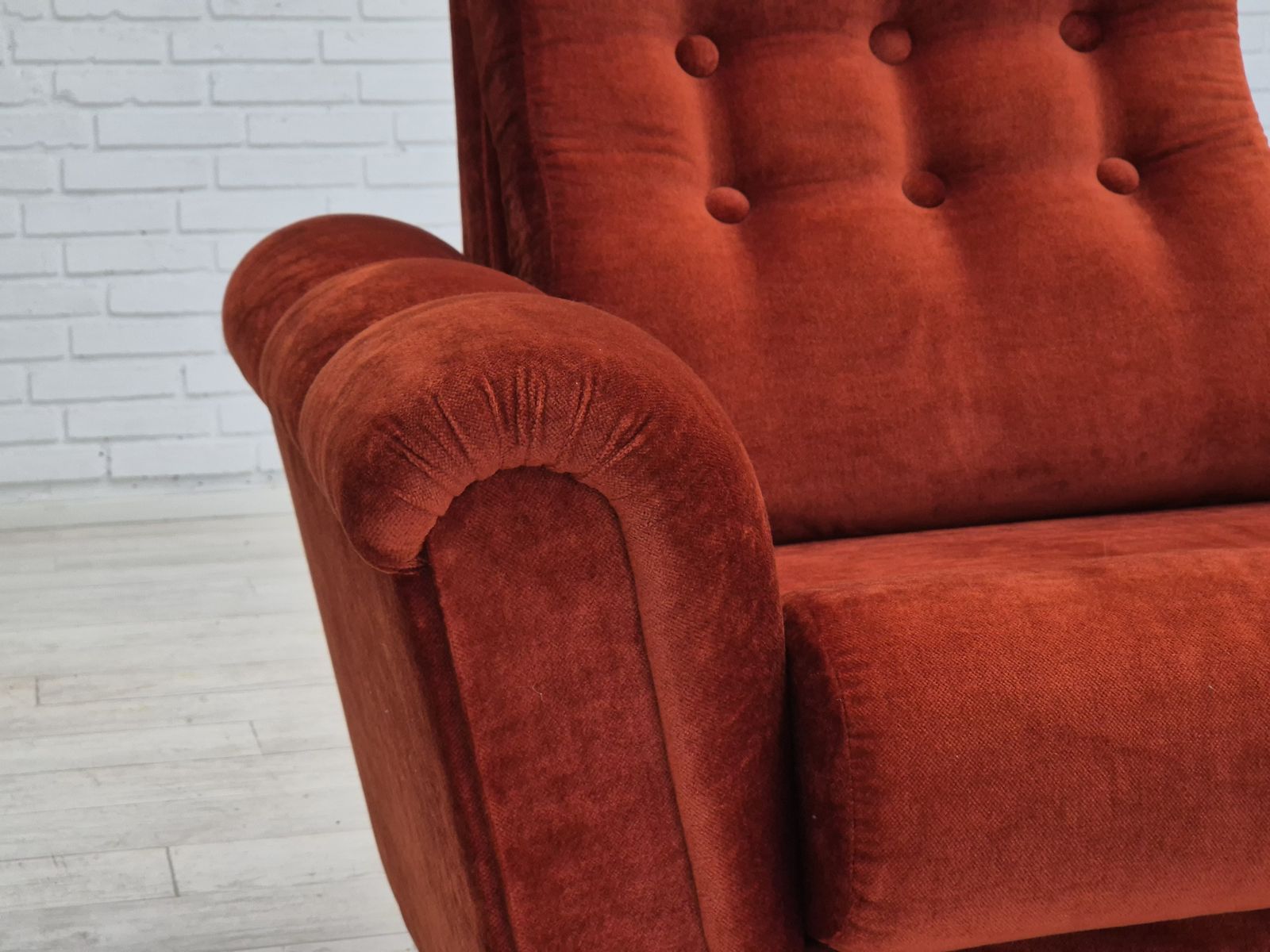 1980s, Danish Set Of 2 Relax Armchairs In Original Very Good Condition, Brown/Red Furniture Velour. photo vinterior