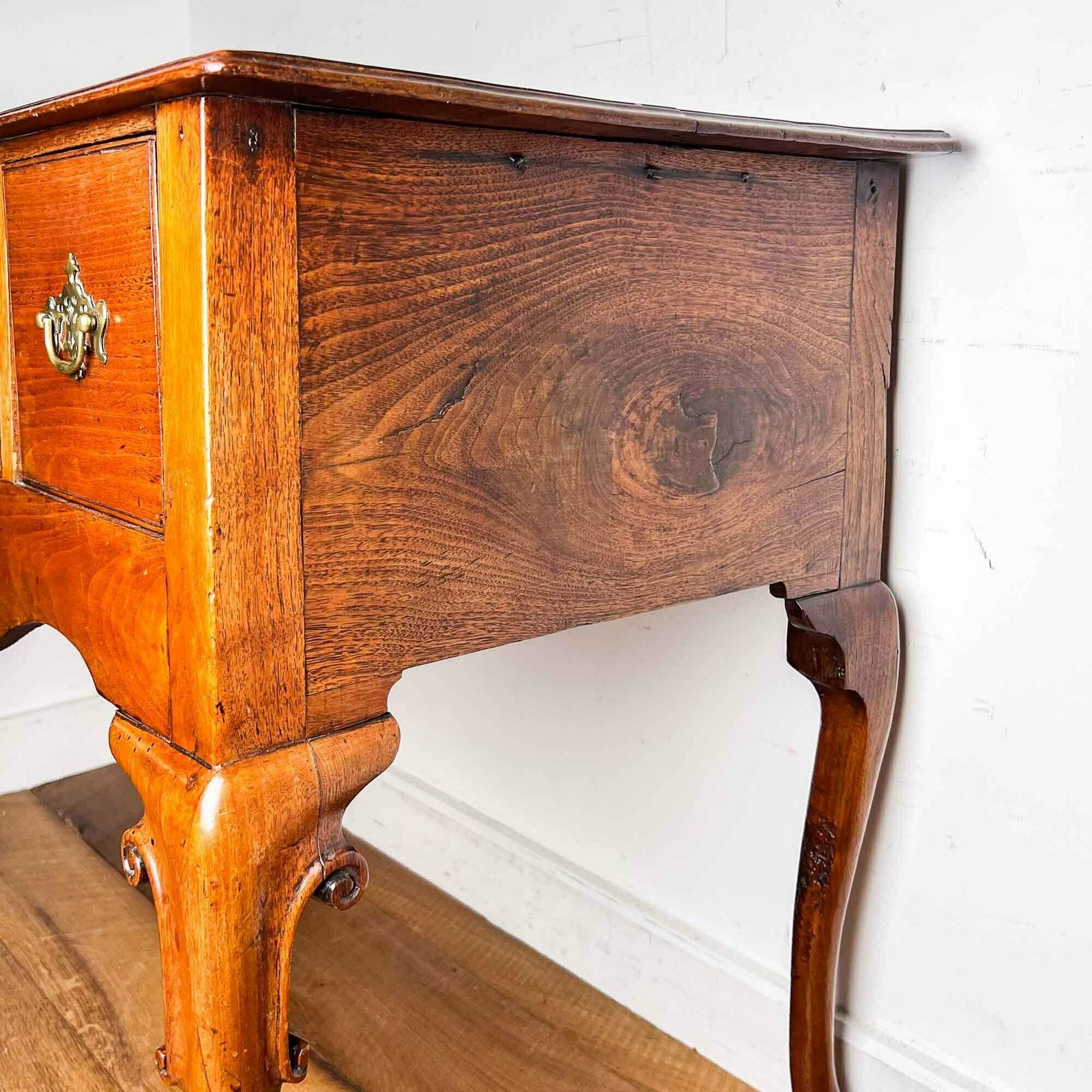photo vintage Georgian Fruitwood And Oak Lowboy