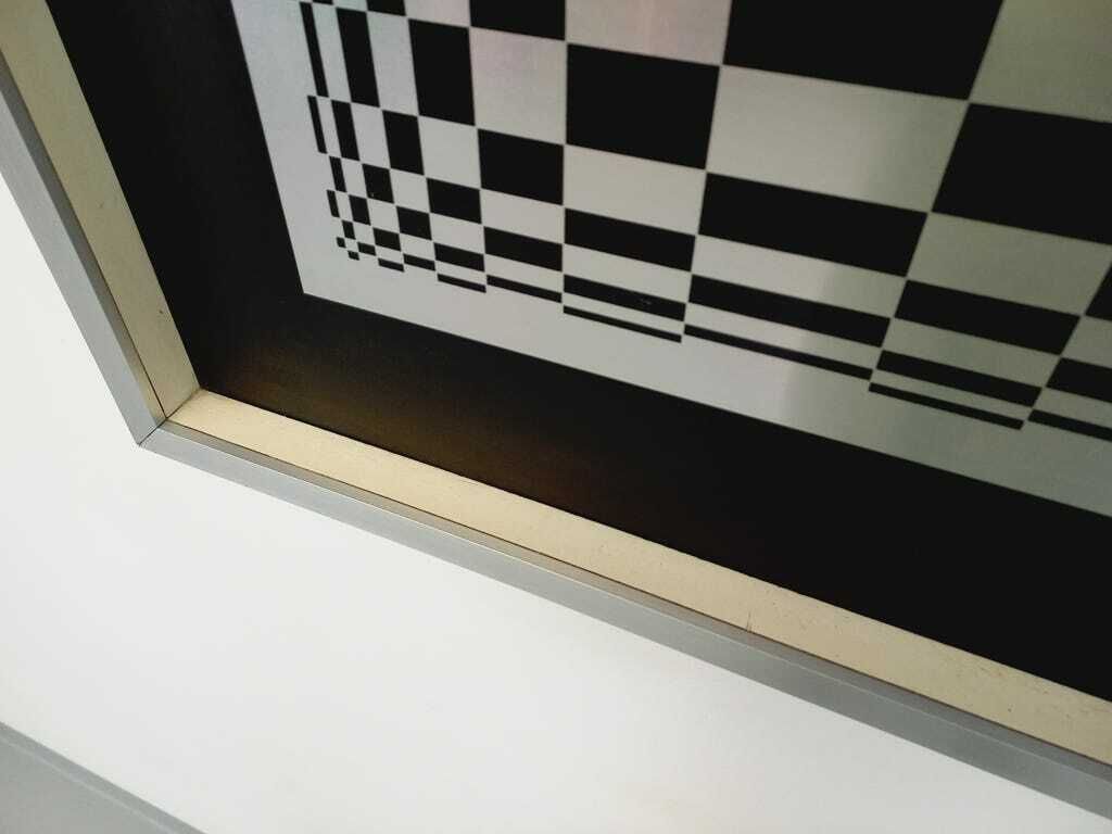 photo for sale Nieuw | Zeefdruk Op Aluminium In Kinetisch Dambordpatroon, Gesigneerd Locof