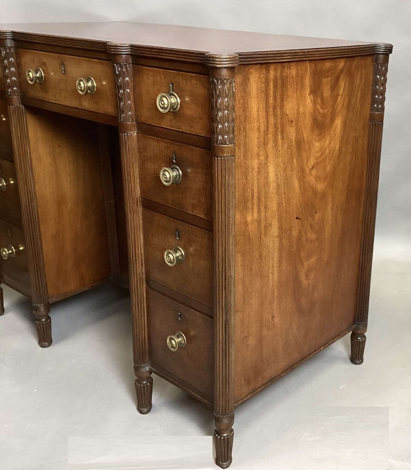 photo vinterior A Handsome Regency Mahogany Dressing Table / Desk