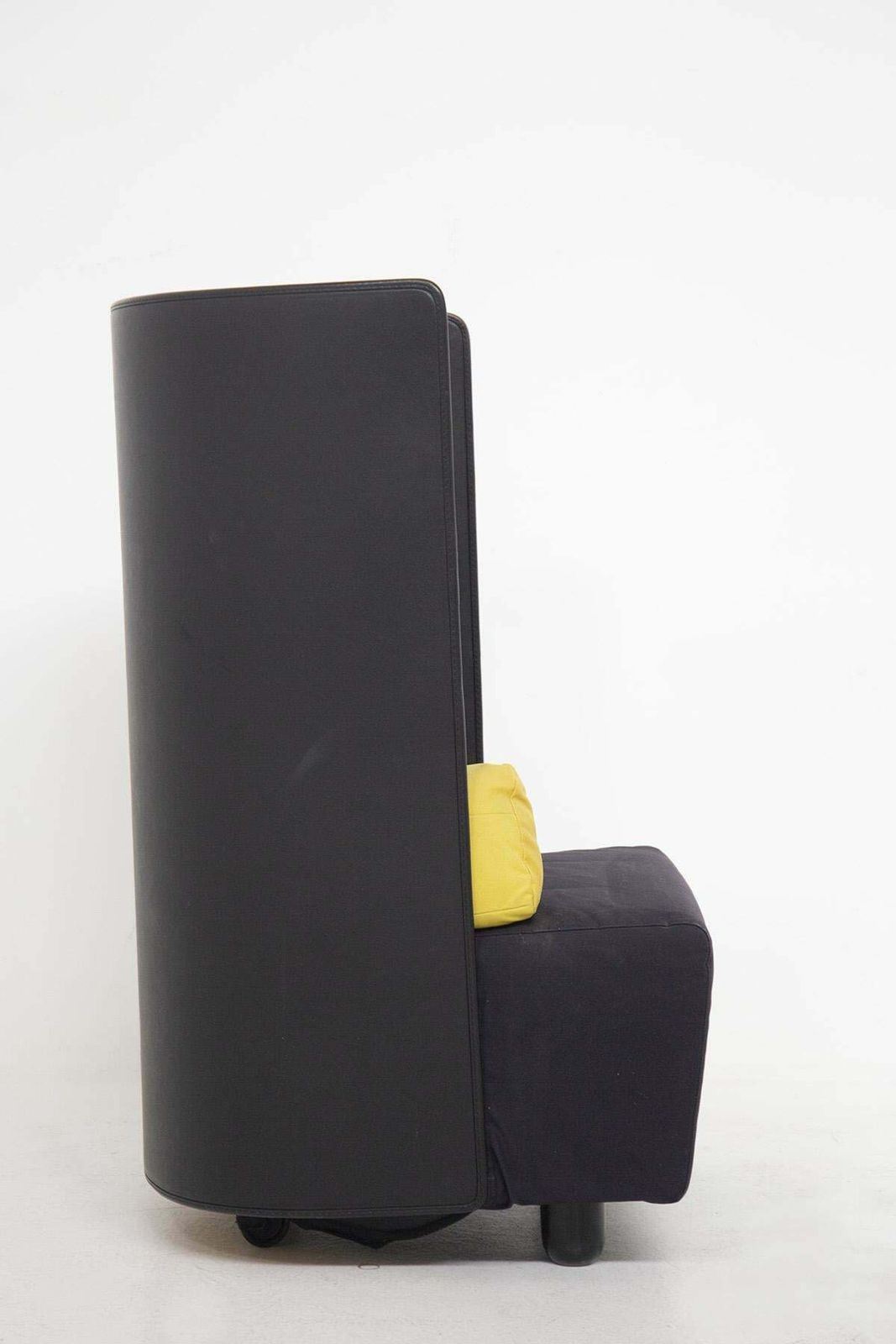 De Pas, D'urbino And Zanotta Black And Yellow Armchairs photo Furniture