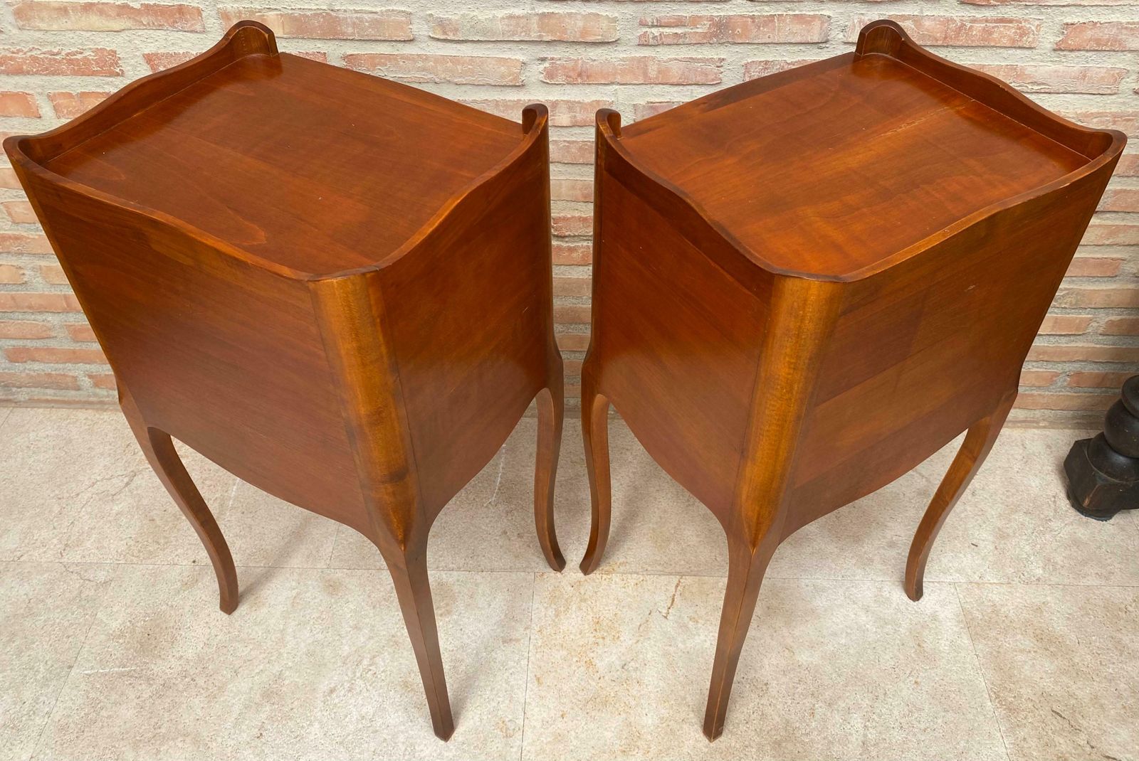 2179.0 Tables de chevet françaises en cerisier, avec tiroirs et étagère ouverte, années 1960, lot de 2 photo