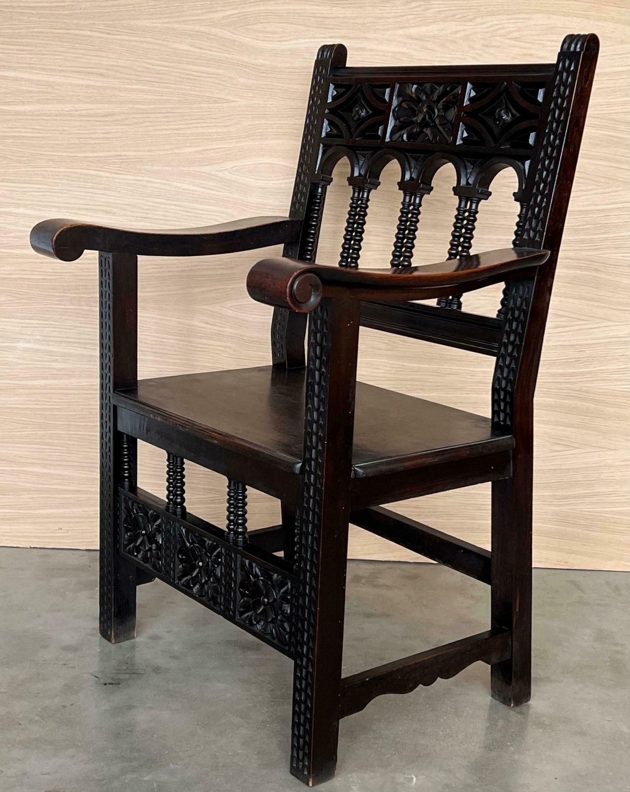 Fauteuils d'autel coloniaux espagnols sculptés, assise en bois, XIXe siècle photo vinterior