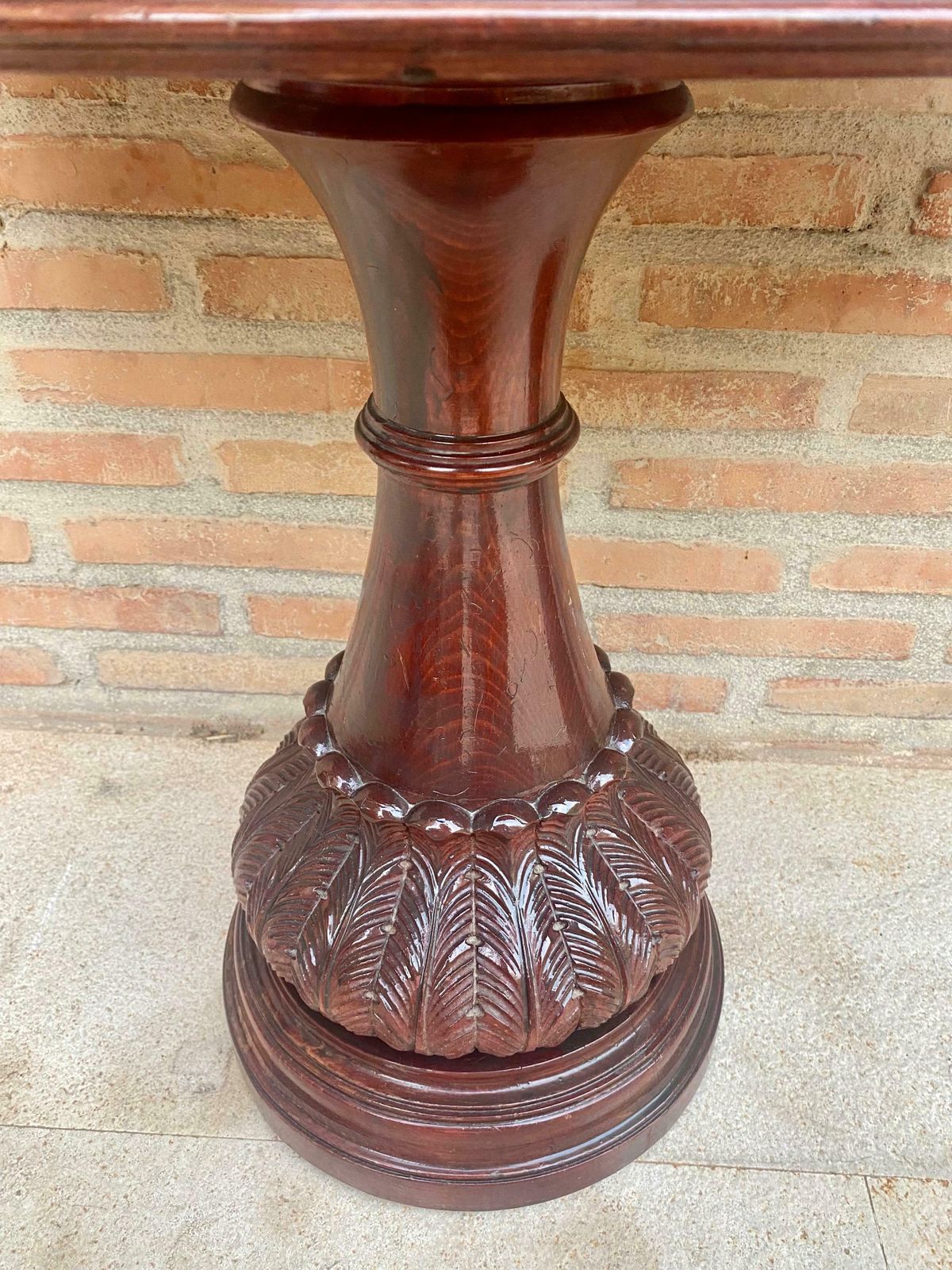 photo vintage Carved Wood Demi Lune Nightstands With Marble Top, 1940, Set Of 2