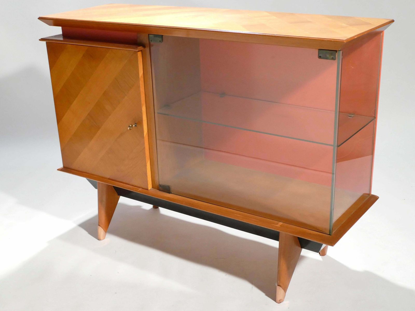 Vaisselier moderniste français mid-century, années 1950 photo Mobilier