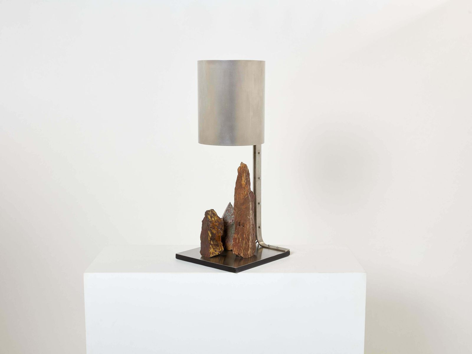 Lampe de table Phillipe Jean Brutalist en acier et shale rouge, années 1970 photo Luminaires
