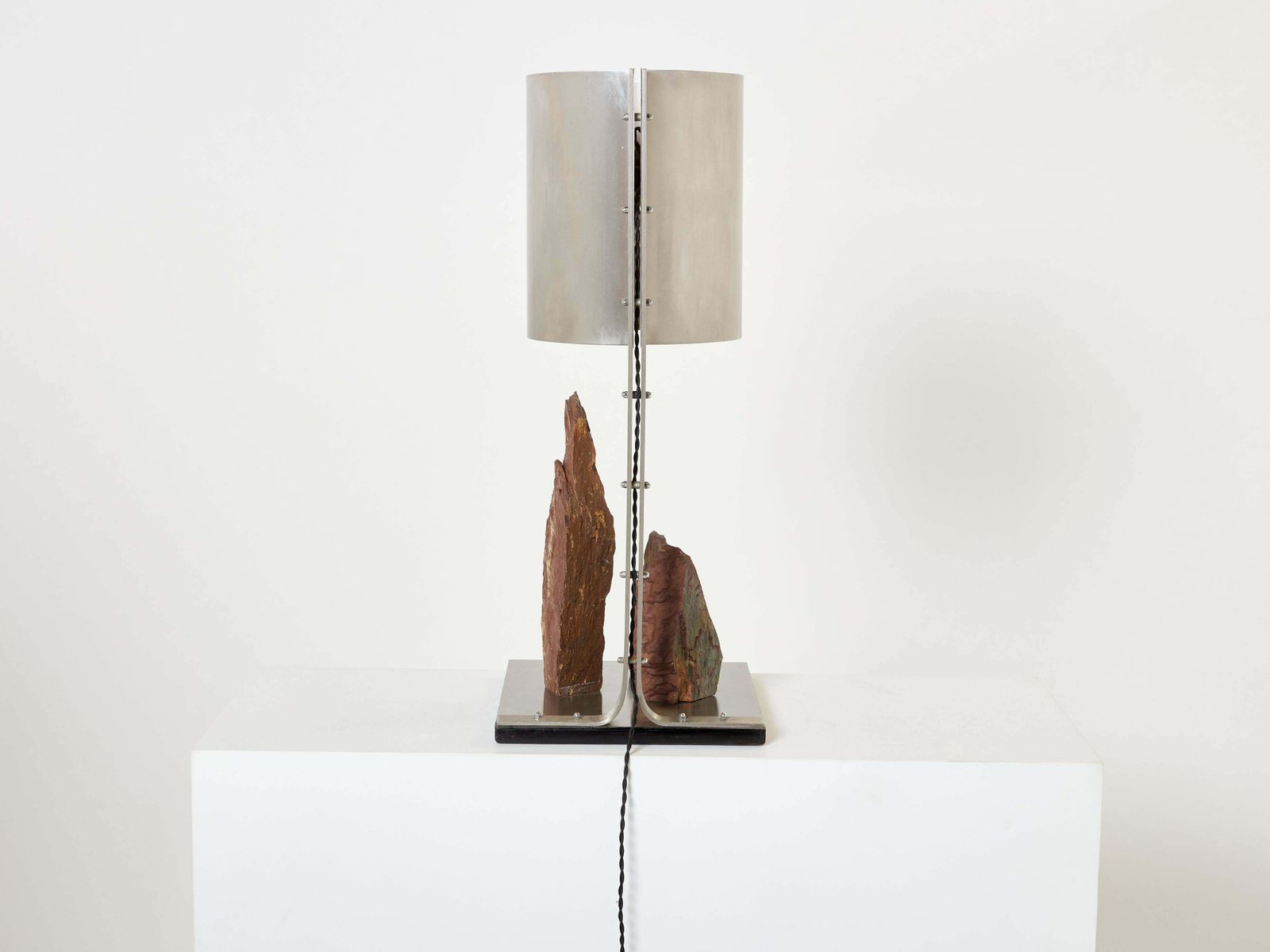 Lampe de table Phillipe Jean Brutalist en acier et shale rouge, années 1970 photo buy