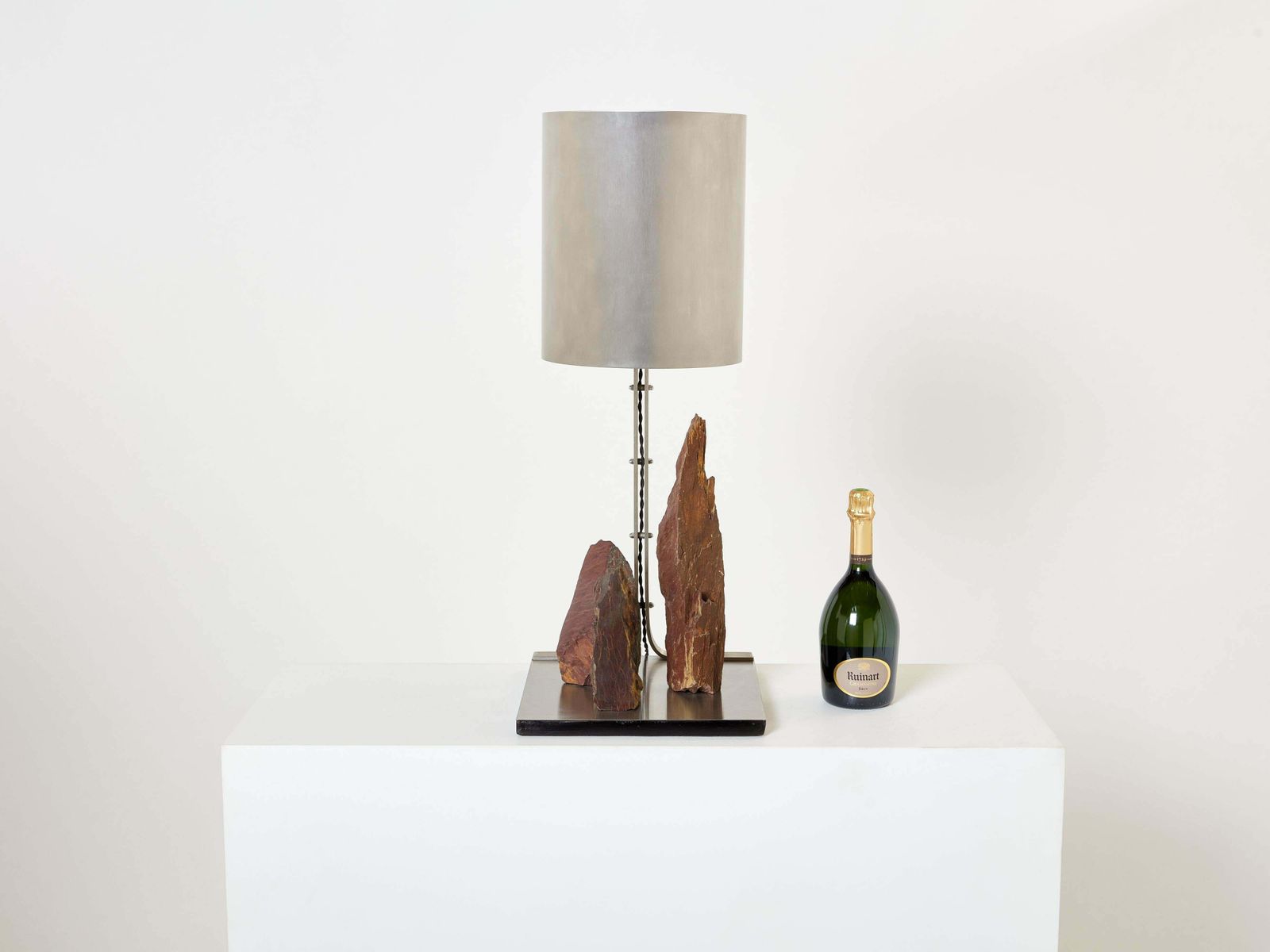 photo furniture Lampe de table Phillipe Jean Brutalist en acier et shale rouge, années 1970