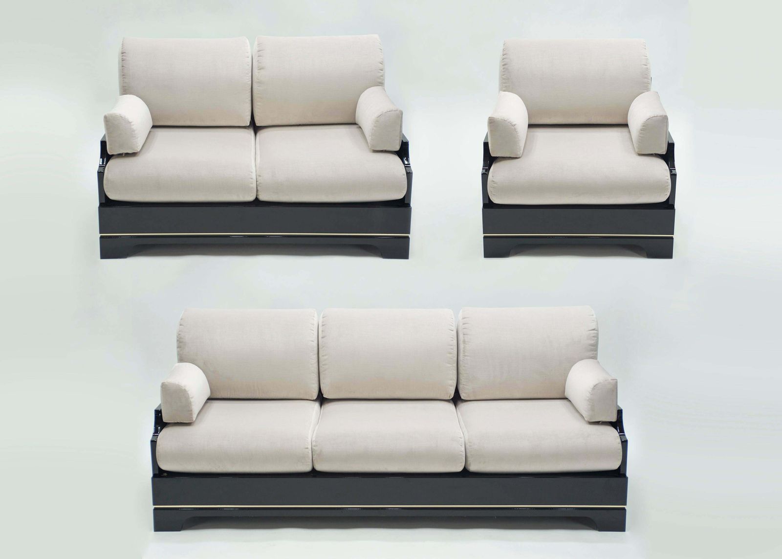 photo furniture Canapé mid-century modern italien laqué et laiton, par Romeo Rega, années 1970
