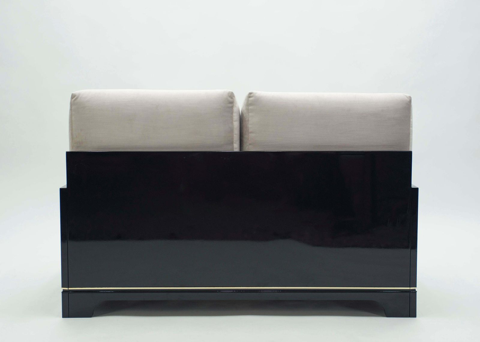 photo furniture Ensemble de salon mid-century italien en laque et laiton, par Romeo Rega, années 1970