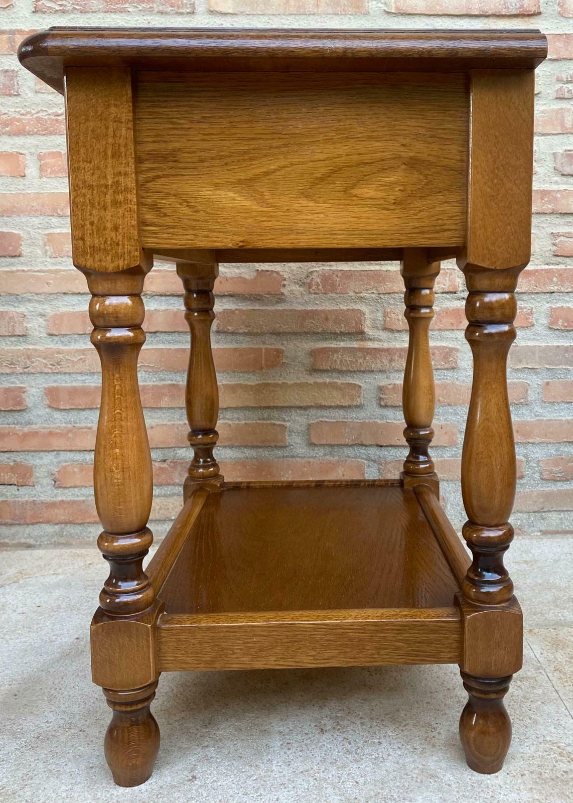 photo furniture Tables de chevet espagnoles du XXe siècle, un tiroir, ferrures en fer et une niche ouverte