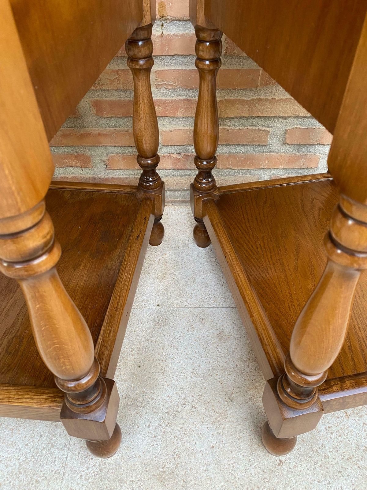 photo vinterior Tables de chevet espagnoles du XXe siècle, un tiroir, ferrures en fer et une niche ouverte