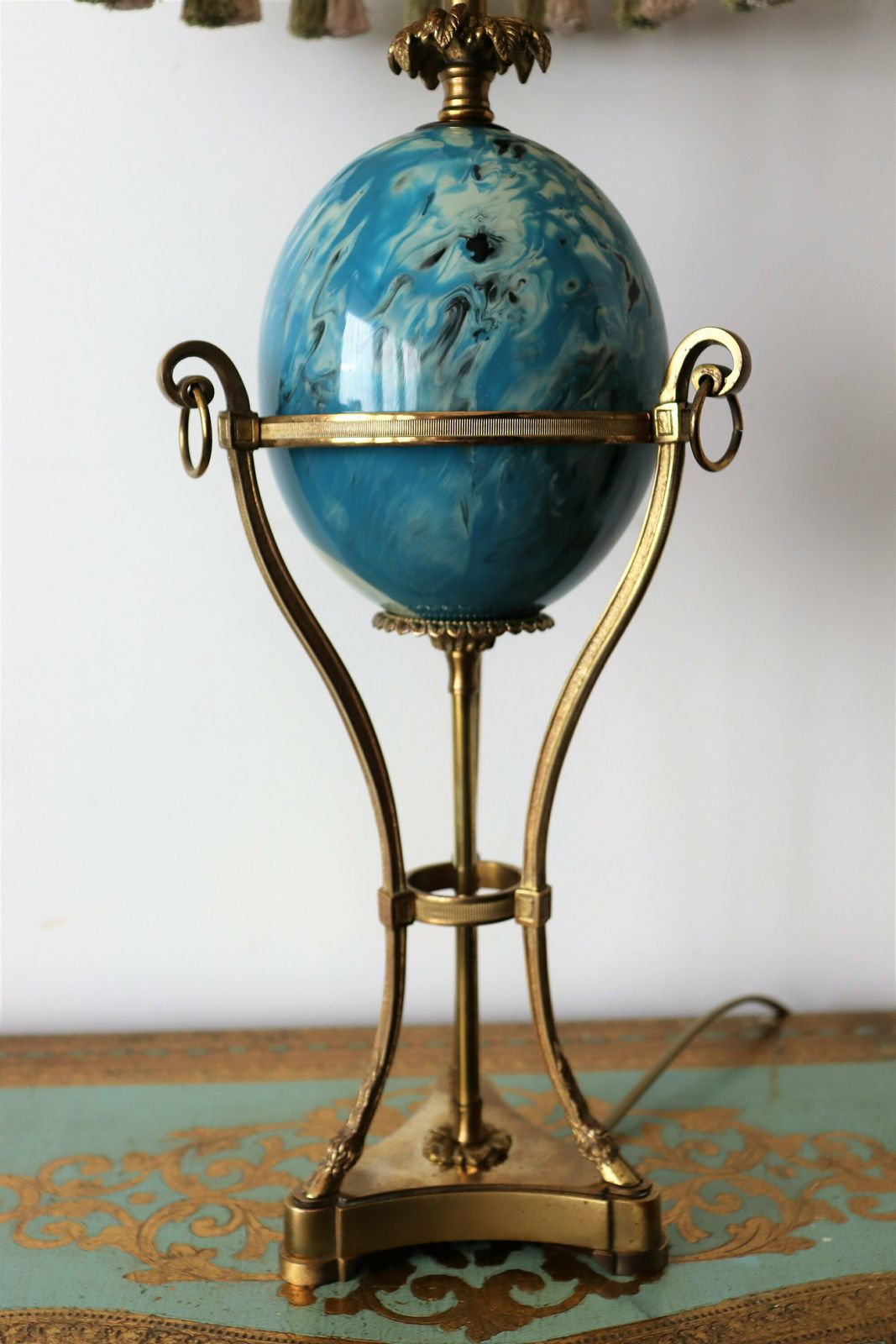 Hollywood Regency Neoclassical Blue Ostrich Egg Palm Table Or Desk Lamp Attributed To Maison Charles (St.88) photo vinterior