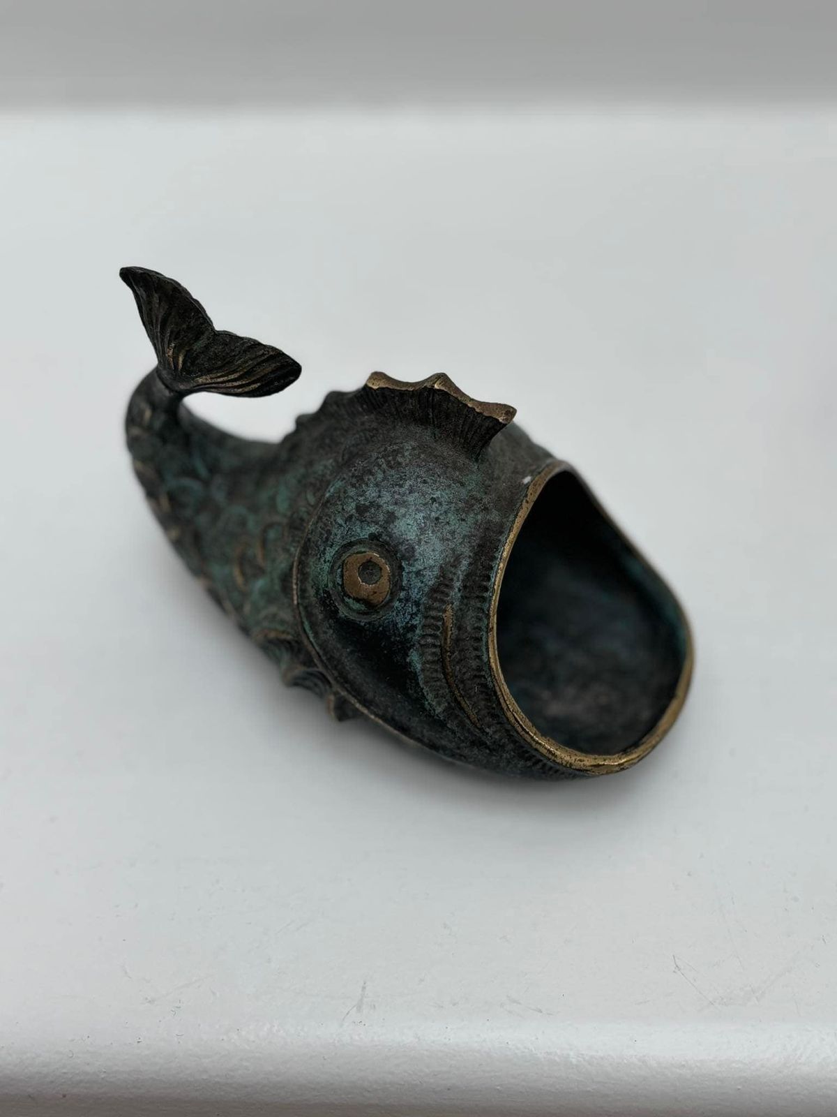 Walter Bosse Toegeschreven Mid Century Vis / Walvis Sculptuur Messing Asbak, Oostenrijk, Jaren 1950 Dierfiguur Ringschaaltje Bureaudecoratie Cadeau Voor Hem photo Woonaccessoires