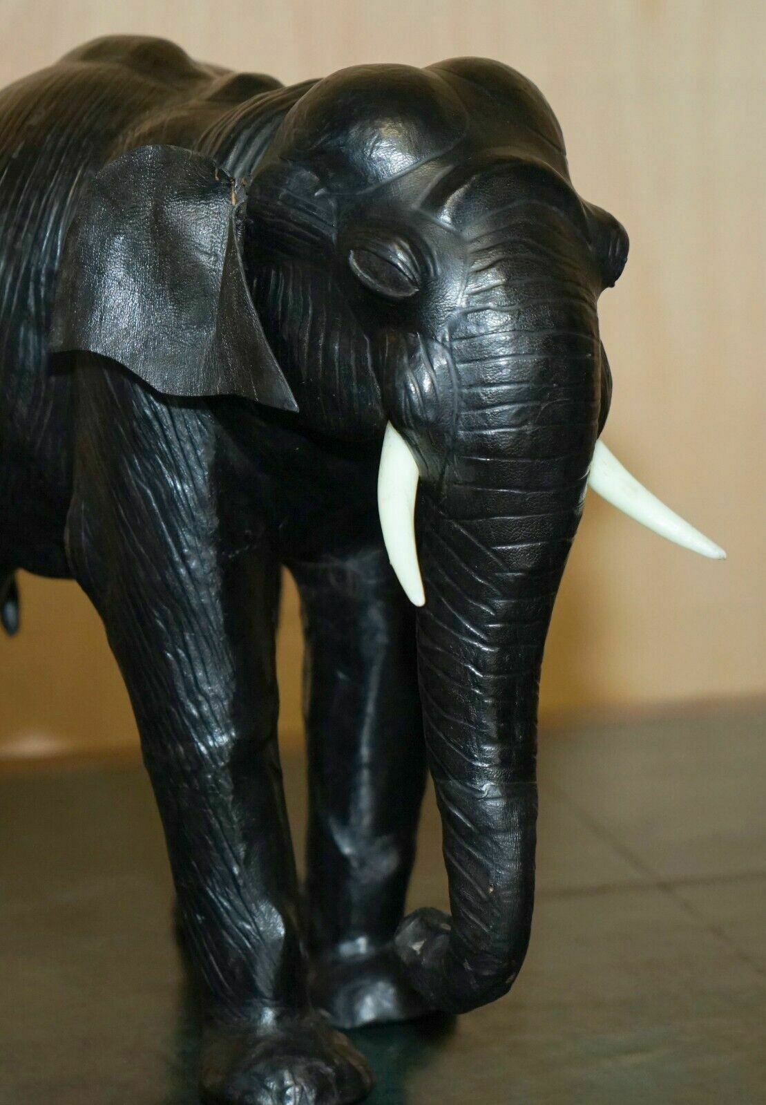 Collectable Liberty's London Omersa Leather Elephant Footstool Stool Glass Eyes photo vinterior