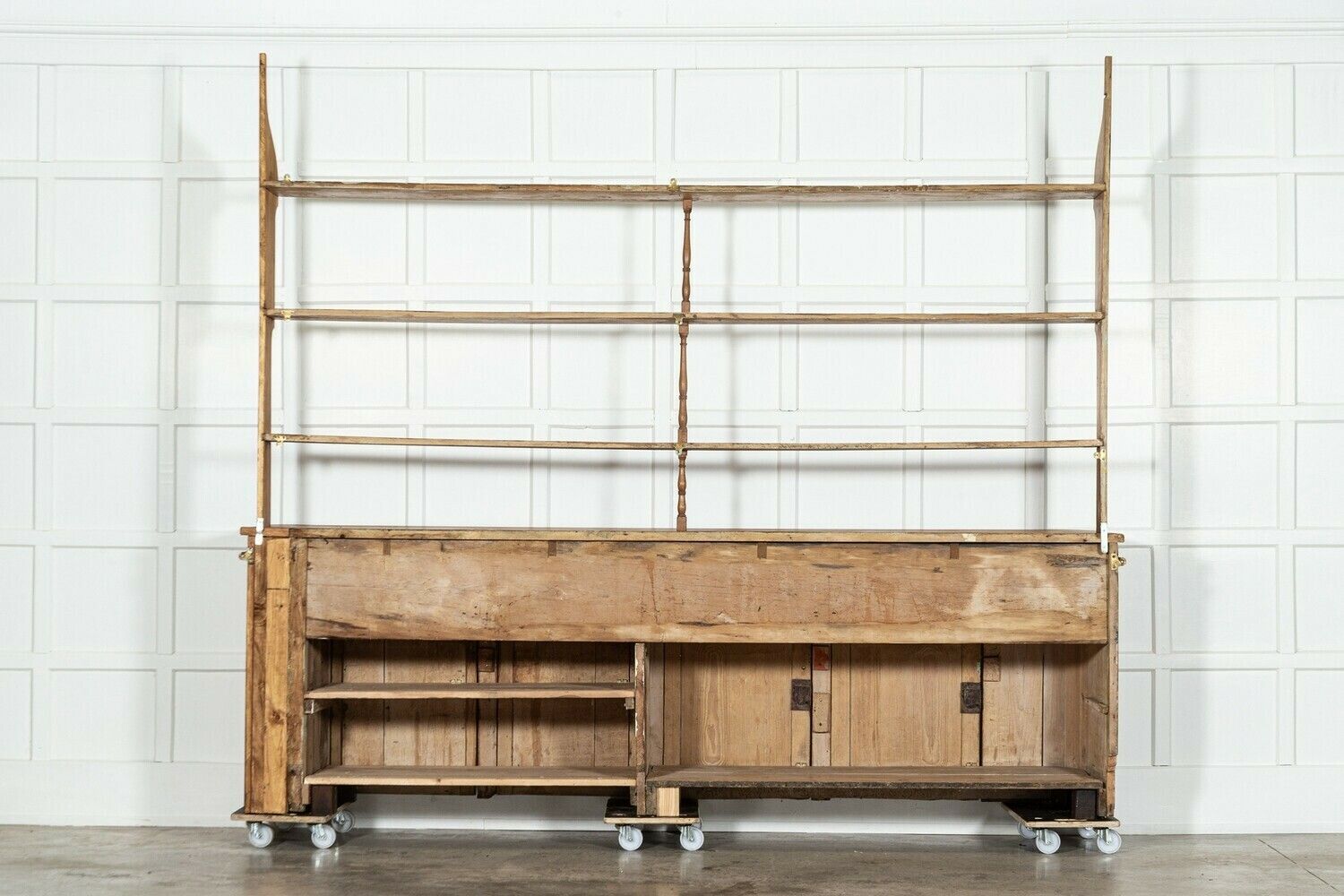 photo vintage Monumental Estate Made English Georgian Pine Dresser