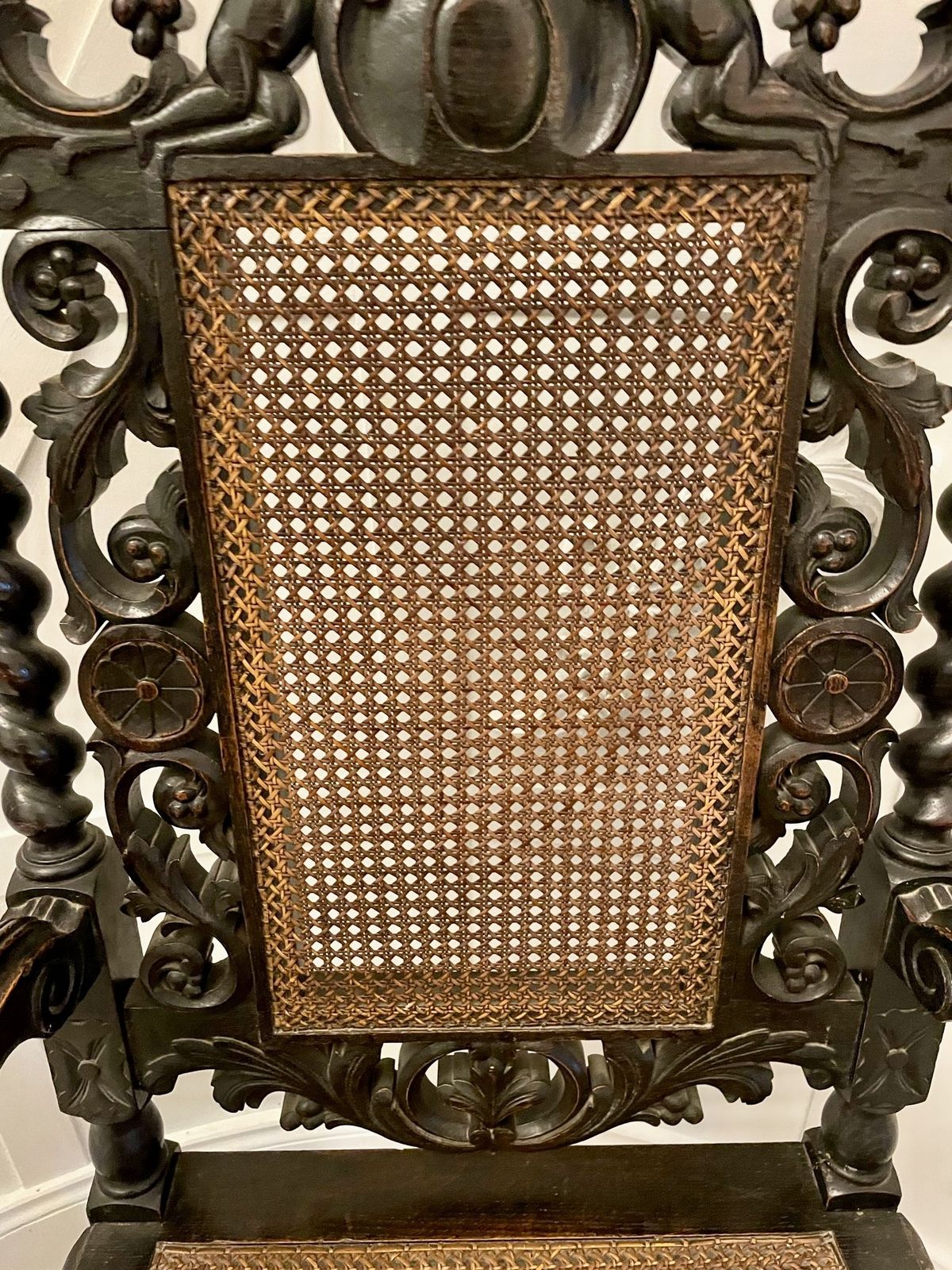 photo furniture Large Antique 19th Century Quality Carved Oak Throne Chair
