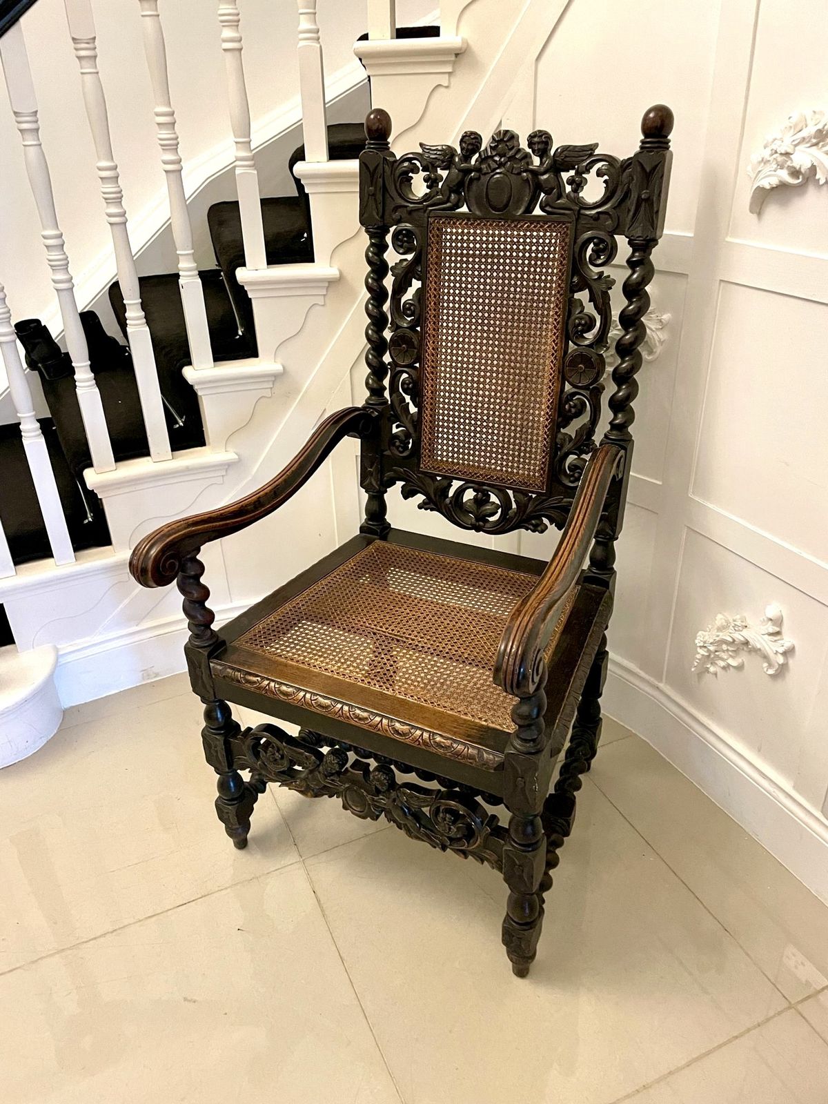 photo vinterior Large Antique 19th Century Quality Carved Oak Throne Chair