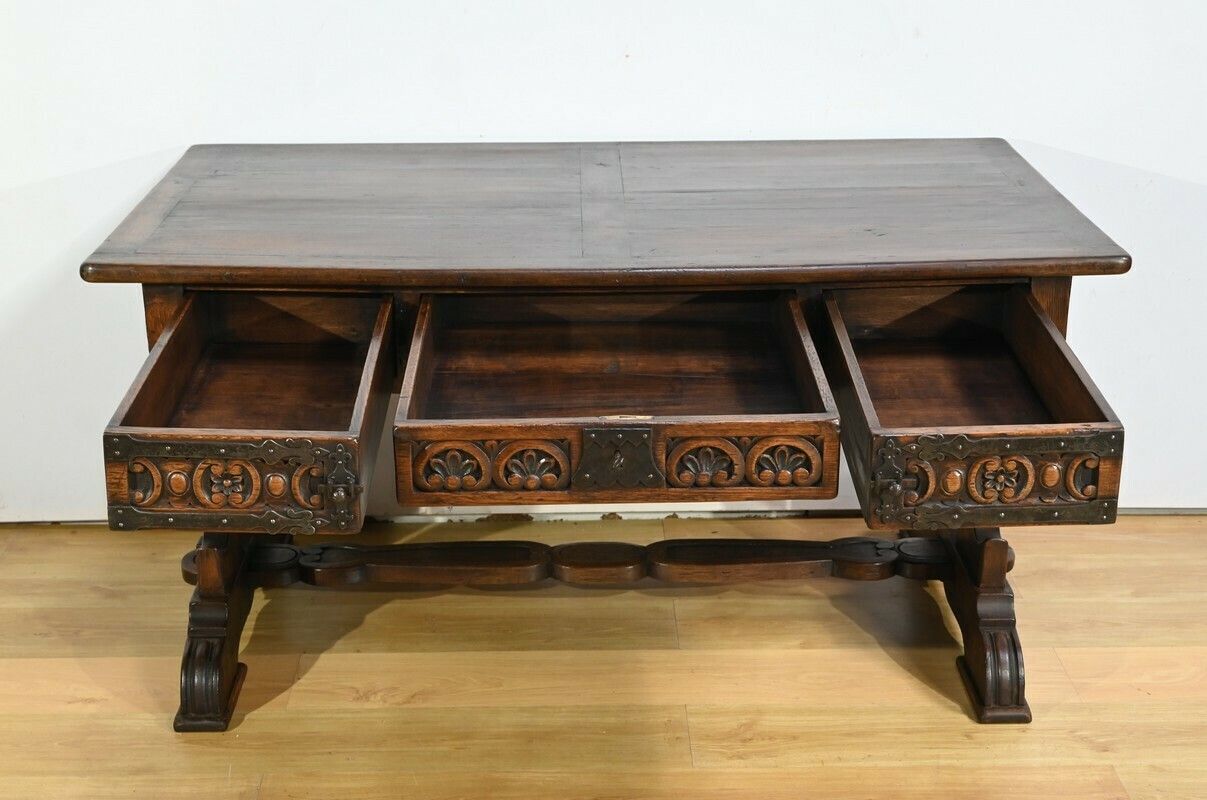 Oak Desk Table, Neo Gothic Style – Early 20th Century photo Furniture