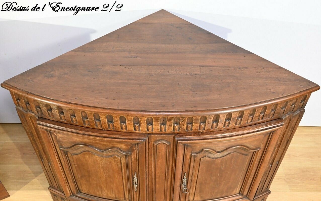 Pair Of Important Walnut Property Corners, Regency Style – 18th Century photo vinterior