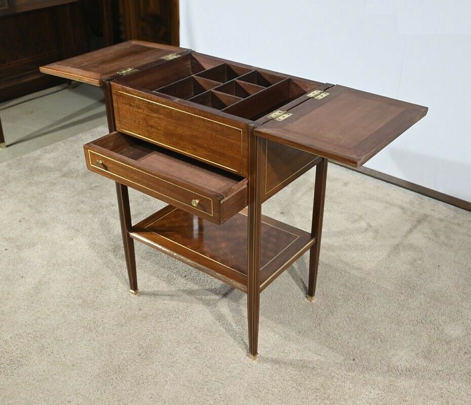 Small Mahogany Living Room Table, Directoire Taste – Early 20th Century photo 1428.70967722