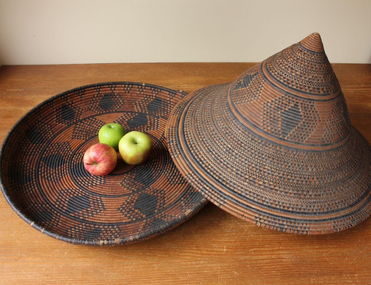 African Native Tribal Hand Woven Tray & Cover. Large Coiled Basket. photo Home Decor