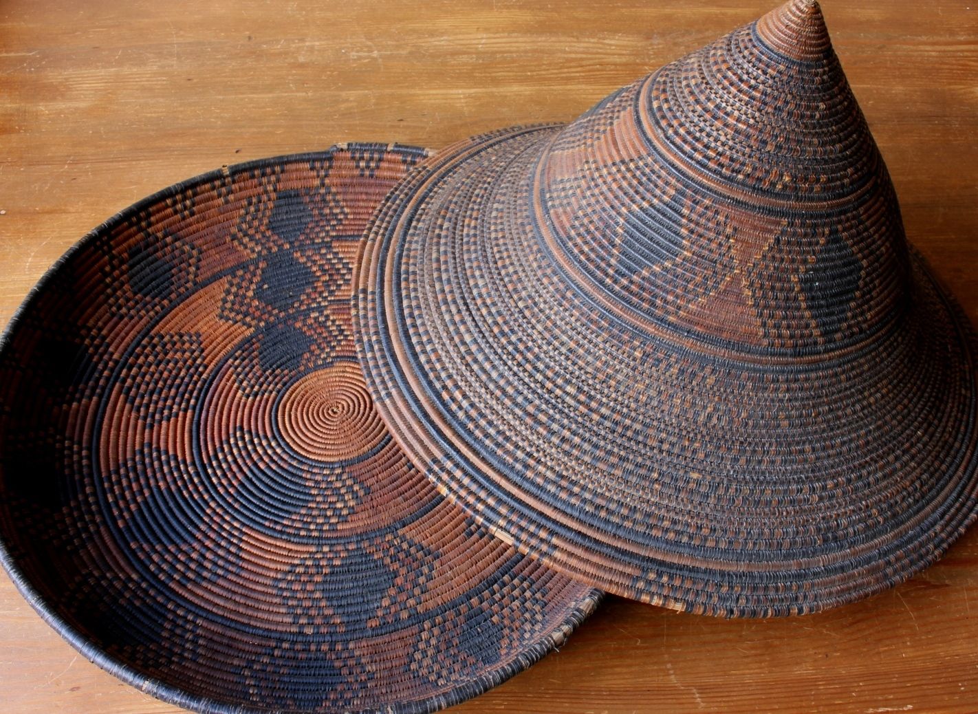 African Native Tribal Hand Woven Tray & Cover. Large Coiled Basket. photo vinterior