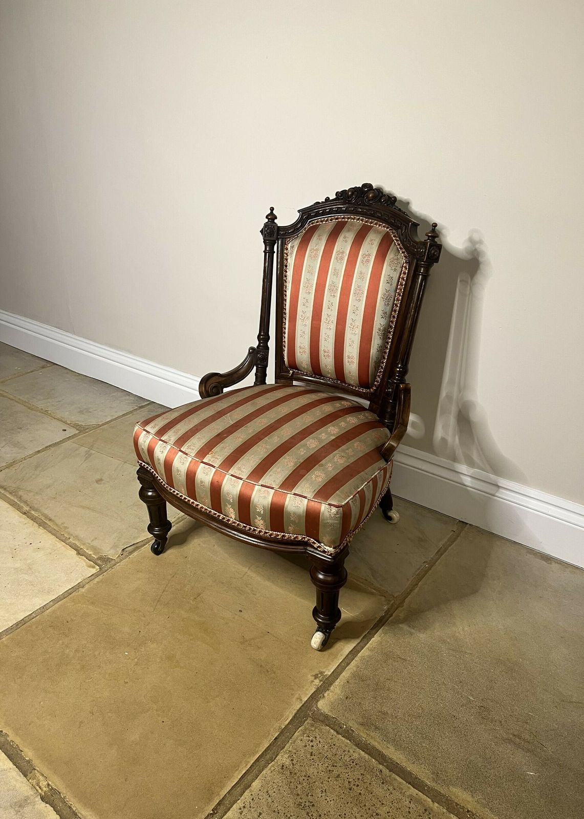 Stunning Victorian Quality Carved Walnut Ladies Chair
