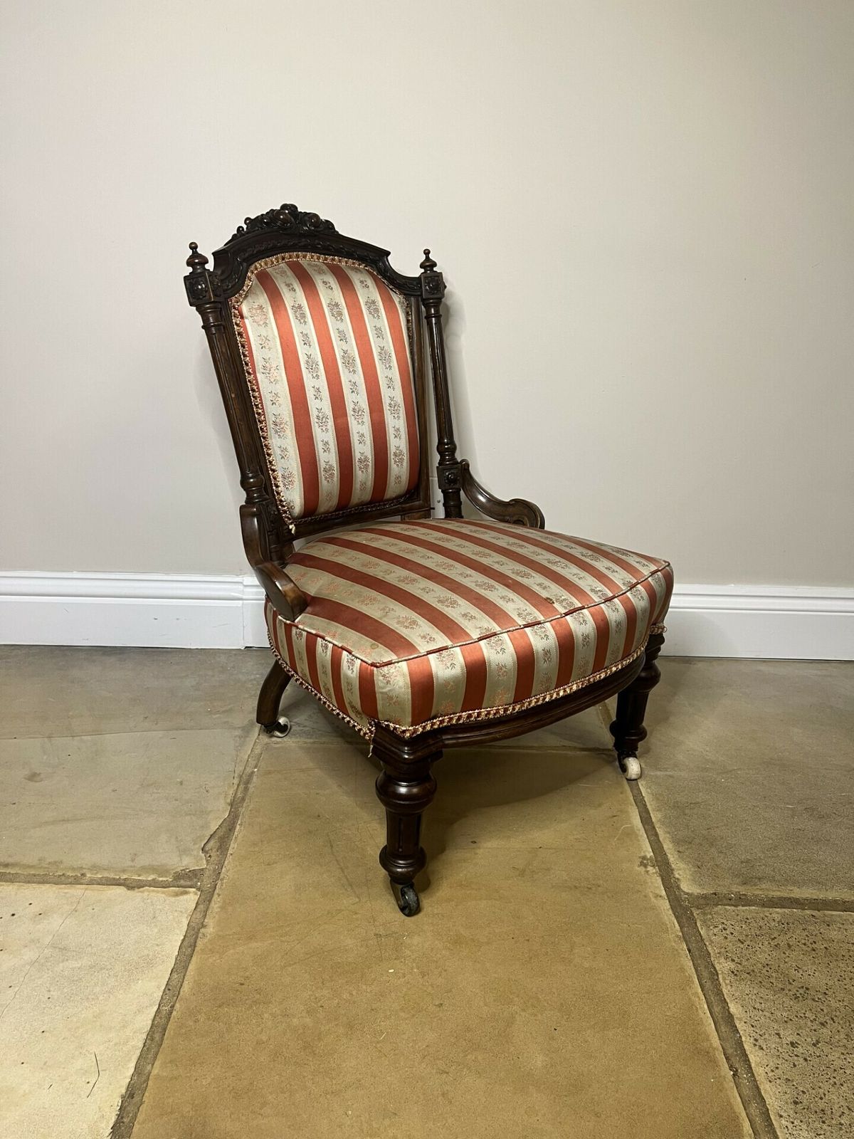 Stunning Victorian Quality Carved Walnut Ladies Chair photo vintage
