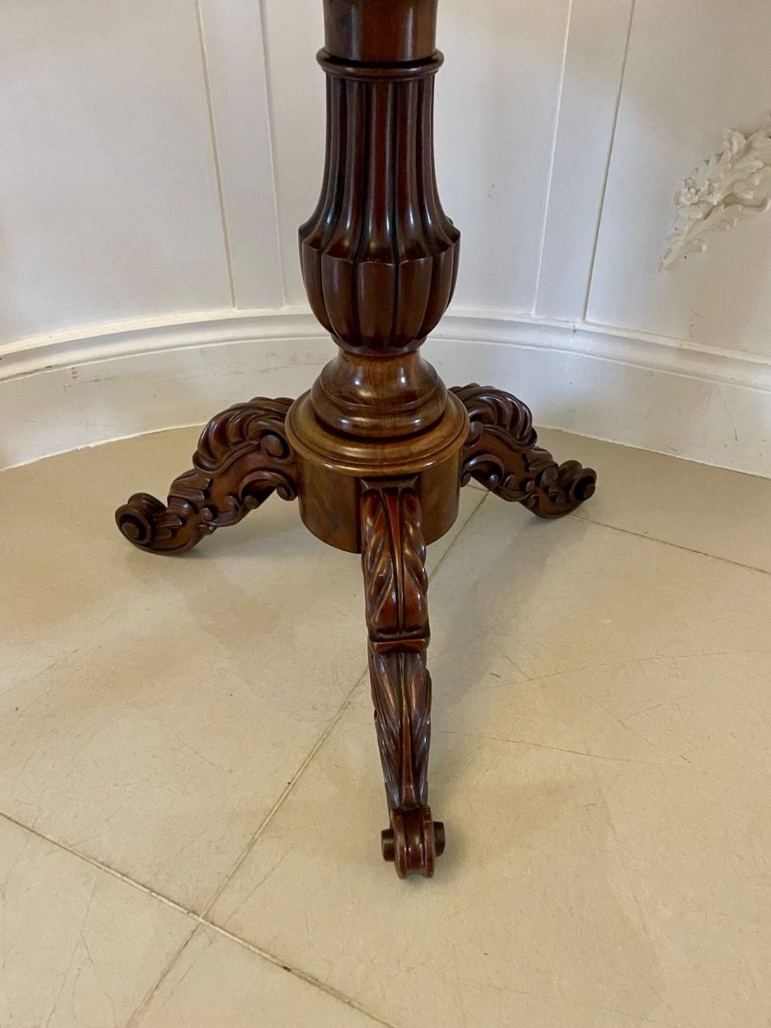 photo vintage Antique 19th Century Quality Figured Mahogany Card Table