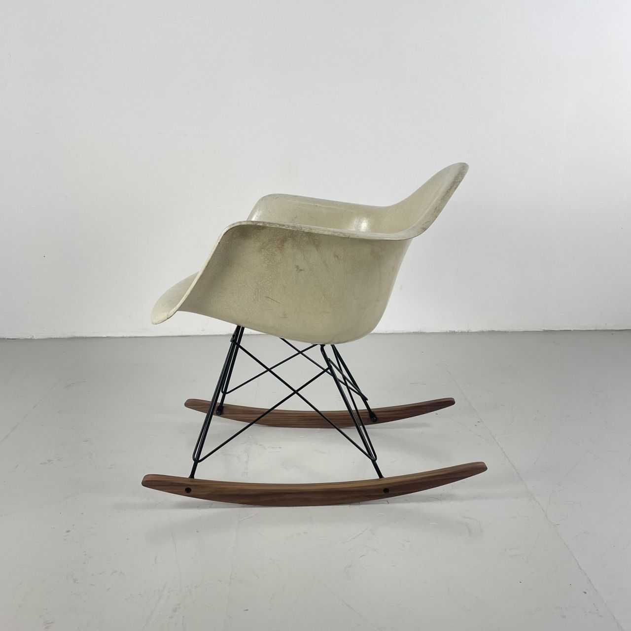 Eames Herman Miller 1950s Rar Rocking Chair In Parchment photo 739.44