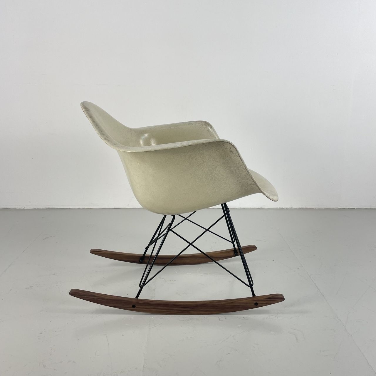 Eames Herman Miller 1950s Rar Rocking Chair In Parchment photo buy