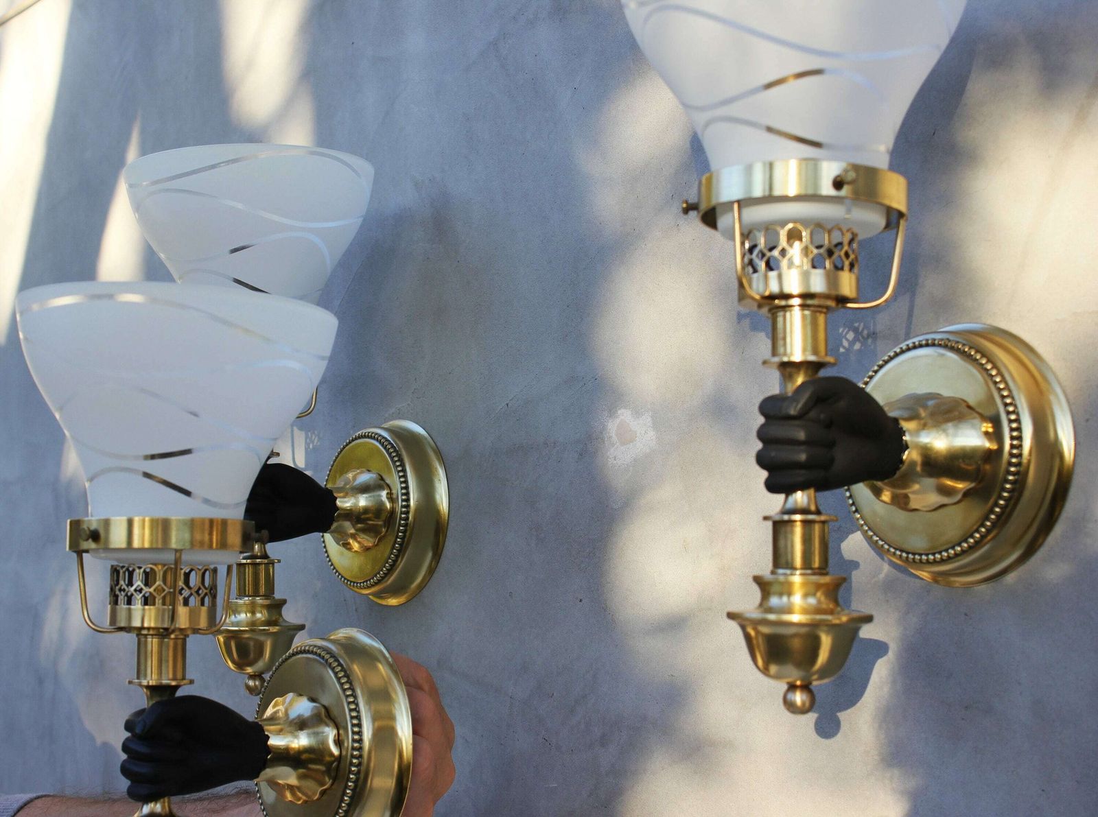 Maison Jansen Style Polished Brass Sconces, Rare Set Of Three Wall Lamps, Hollywood Regency Home Design photo vinterior