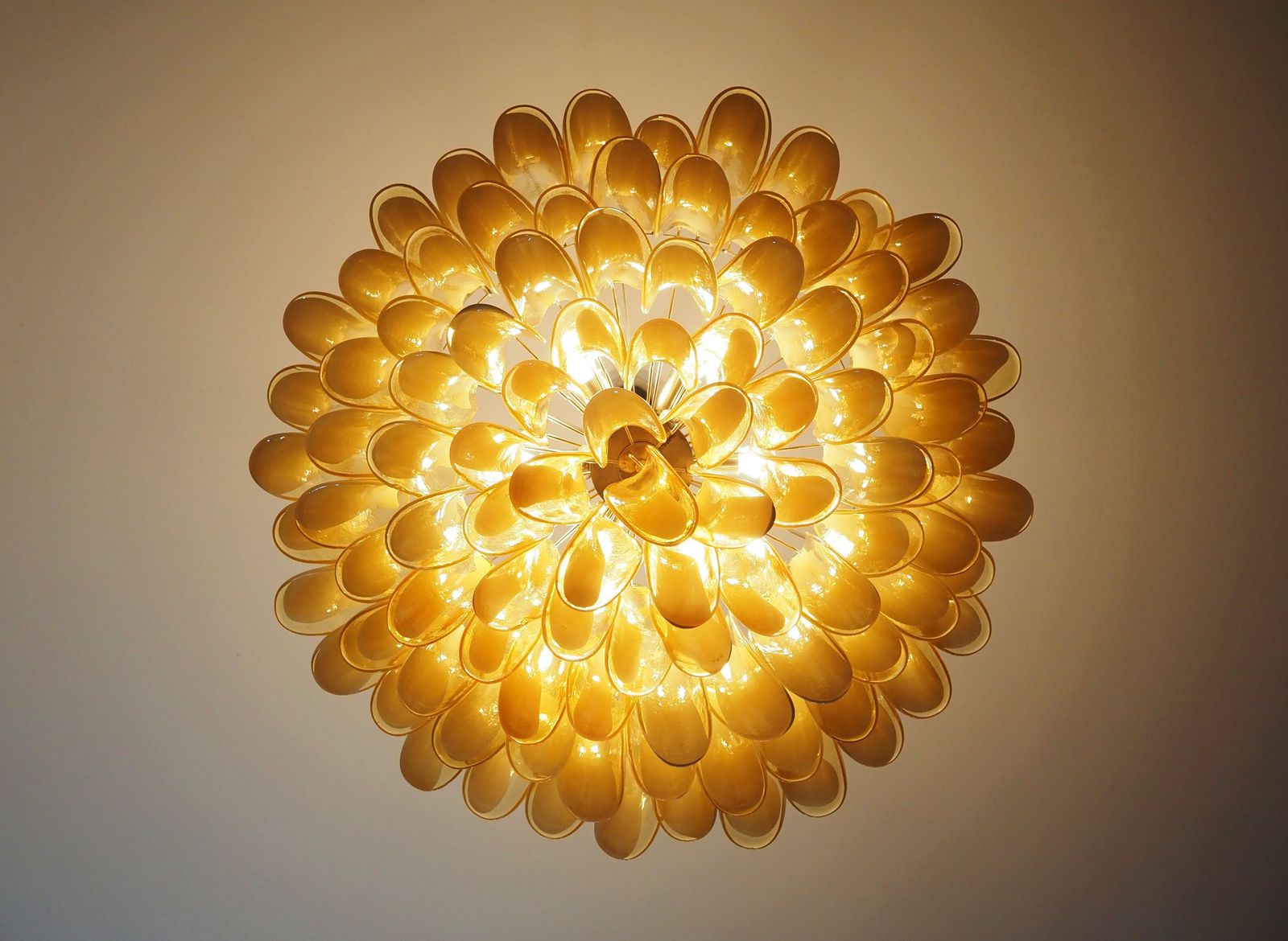 photo furniture Large Murano Glass Chandelier  101 Caramel Lattimo Glass Petal