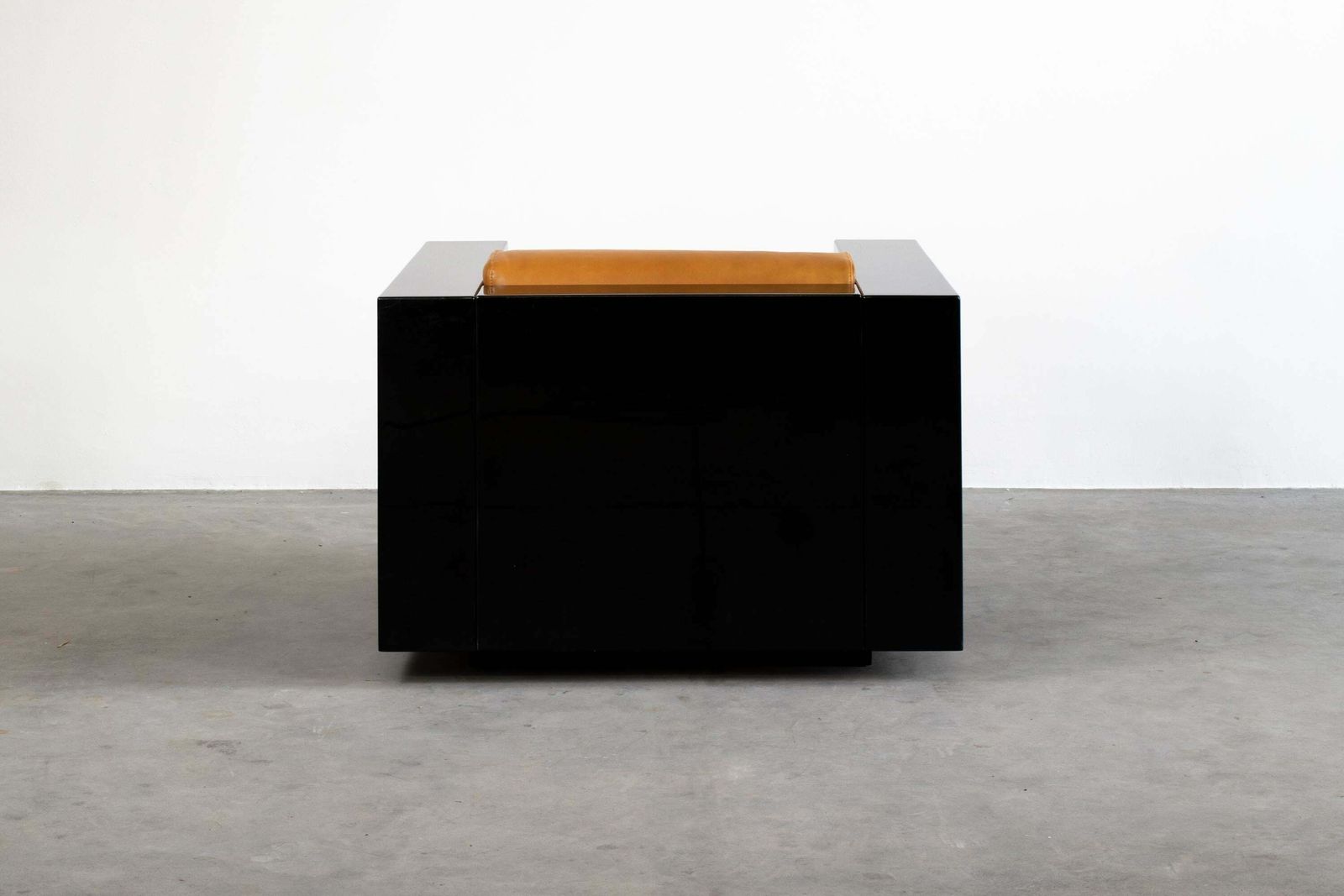 photo furniture Massimo & Lella Vignelli Black Saratoga Living Room Set By Poltronova 1960s