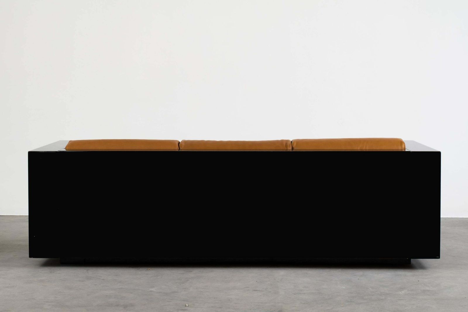 photo vinterior Massimo & Lella Vignelli Black Saratoga Living Room Set By Poltronova 1960s