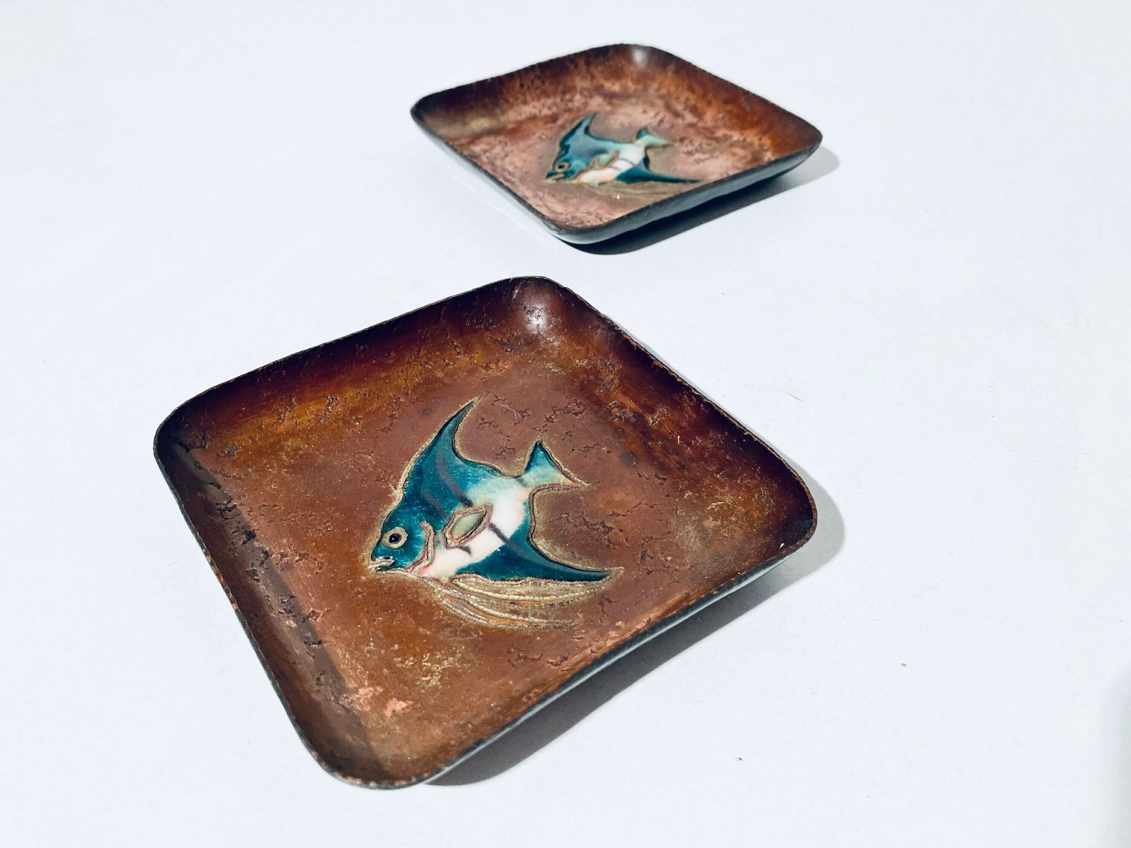 Two Mid Century Fish Motif Enamel Copper Bowls Plates / Vintage Decor 60s 70s photo vinterior