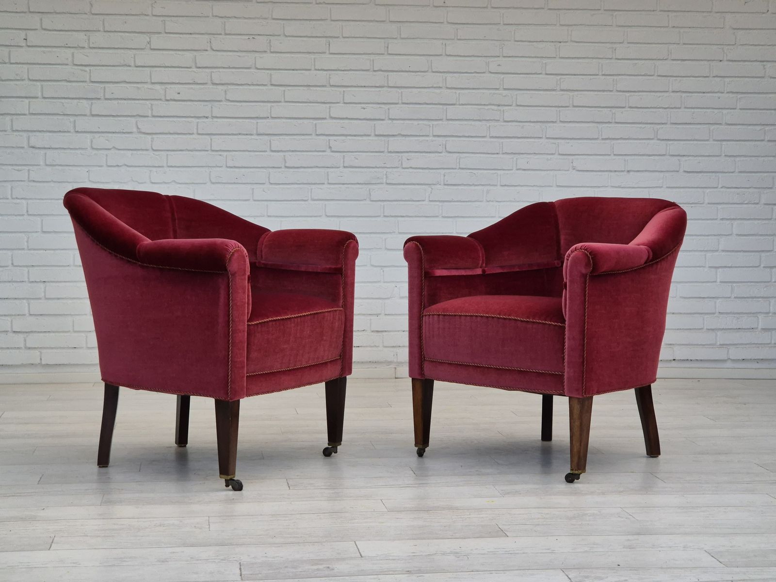 Ca. Jaren 1950, Deense Loungestoelen, Staat Zoals Gevonden, Meubelvelours, Essenhout Poten. photo for sale