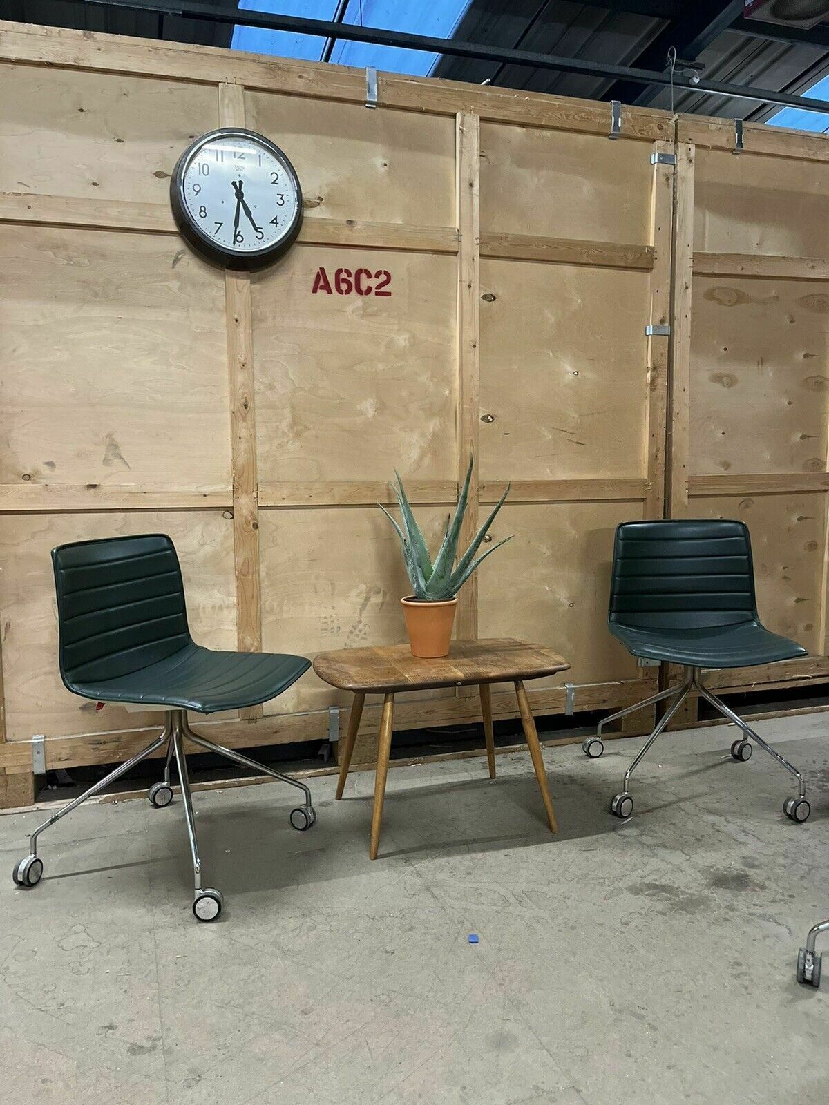 photo vinterior Arper Catifa 46 Studio / Office Chairs Dark Green Leather.      Va